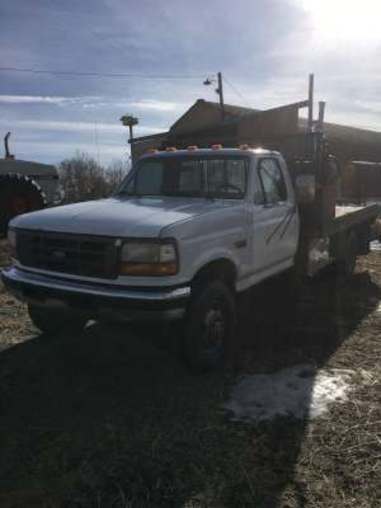 1995 Ford F350 Flat Deck Truck, 4X4, 7.3 Dsl, 282,000kms, 5th wheel hitch - Image 5 of 6