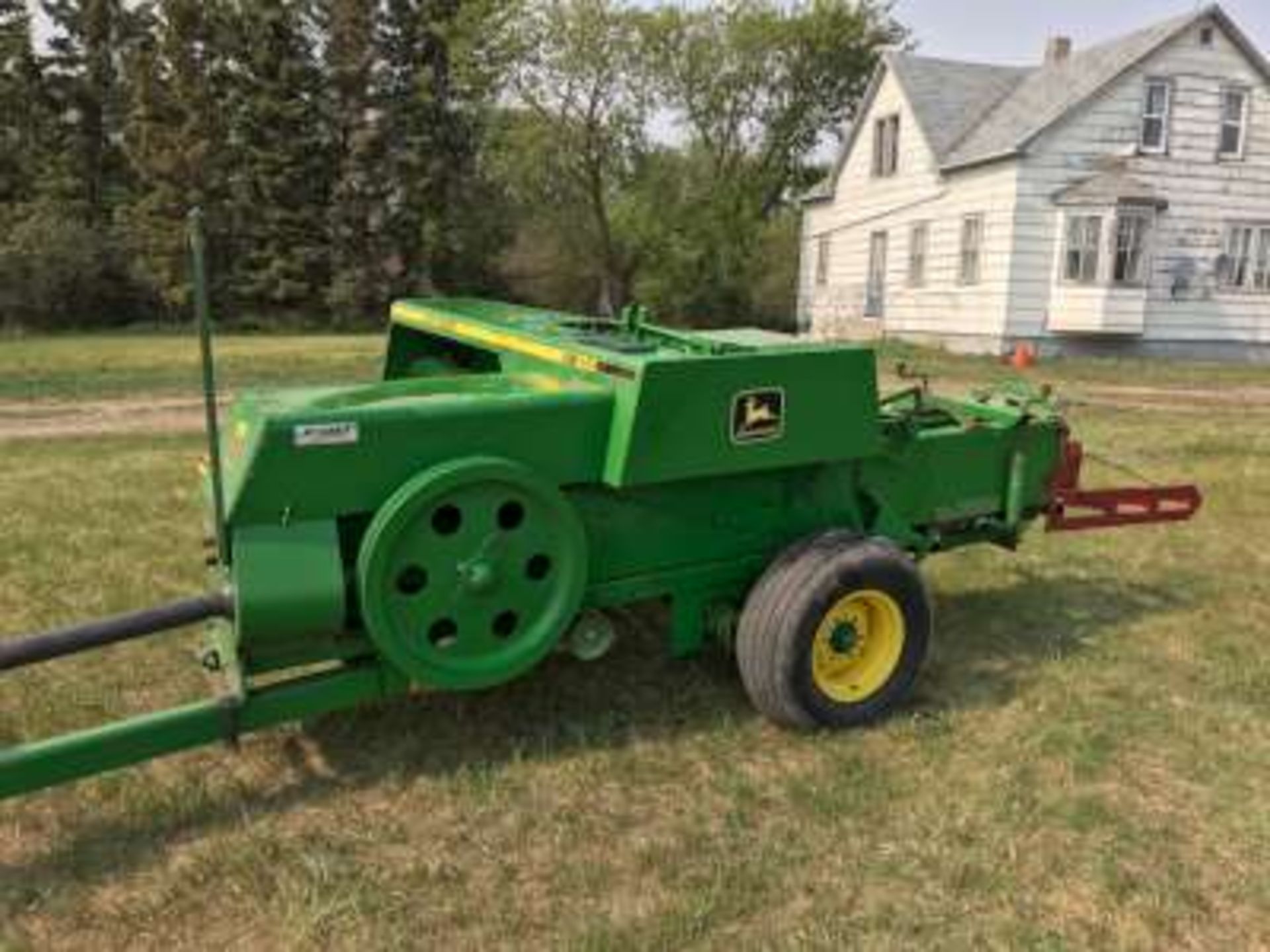 JD 338 square baler (nice shape) (shedded)