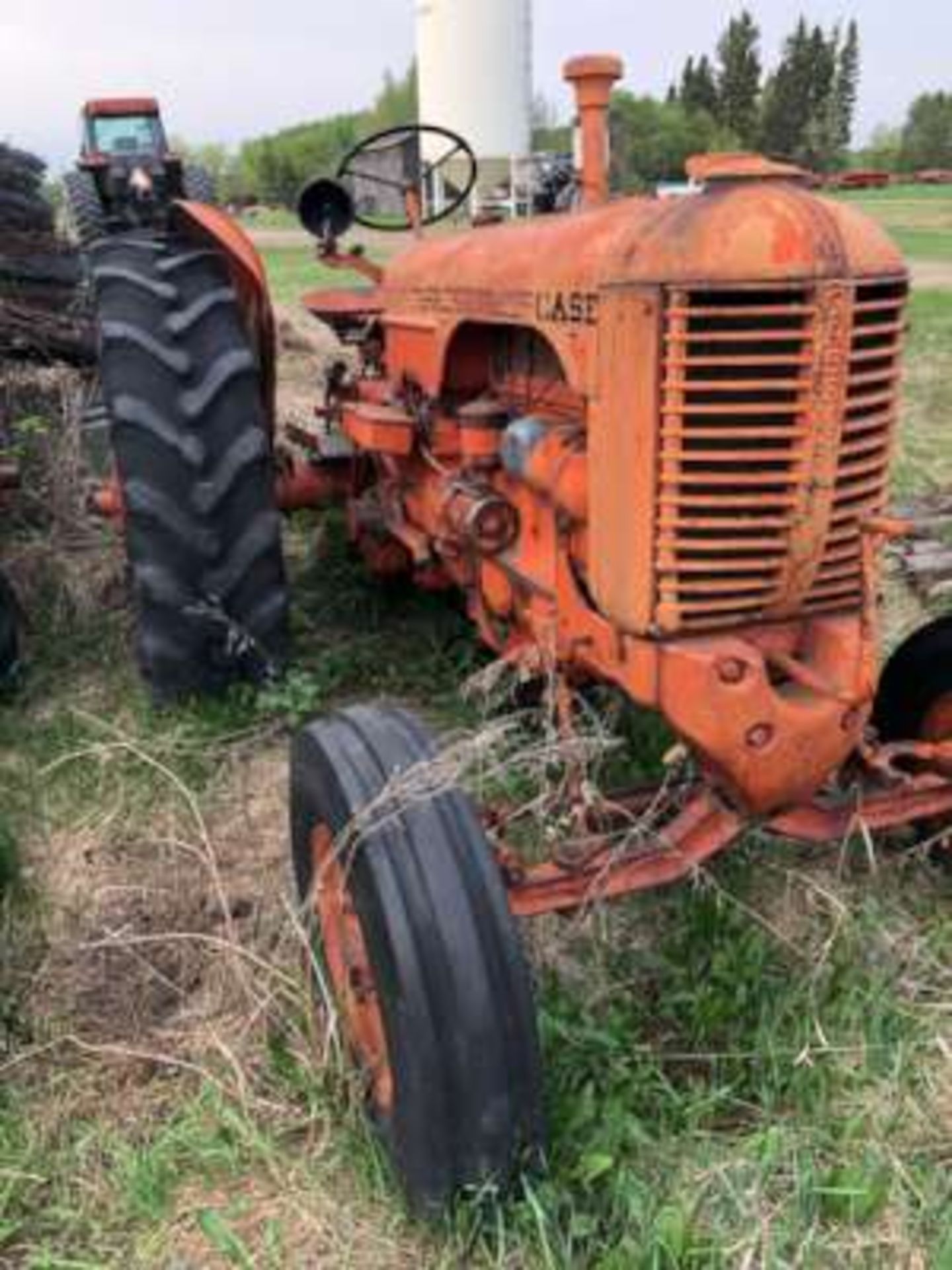 Case DC4 tractor, Gas, 13x38 tires(fair-good) hyd