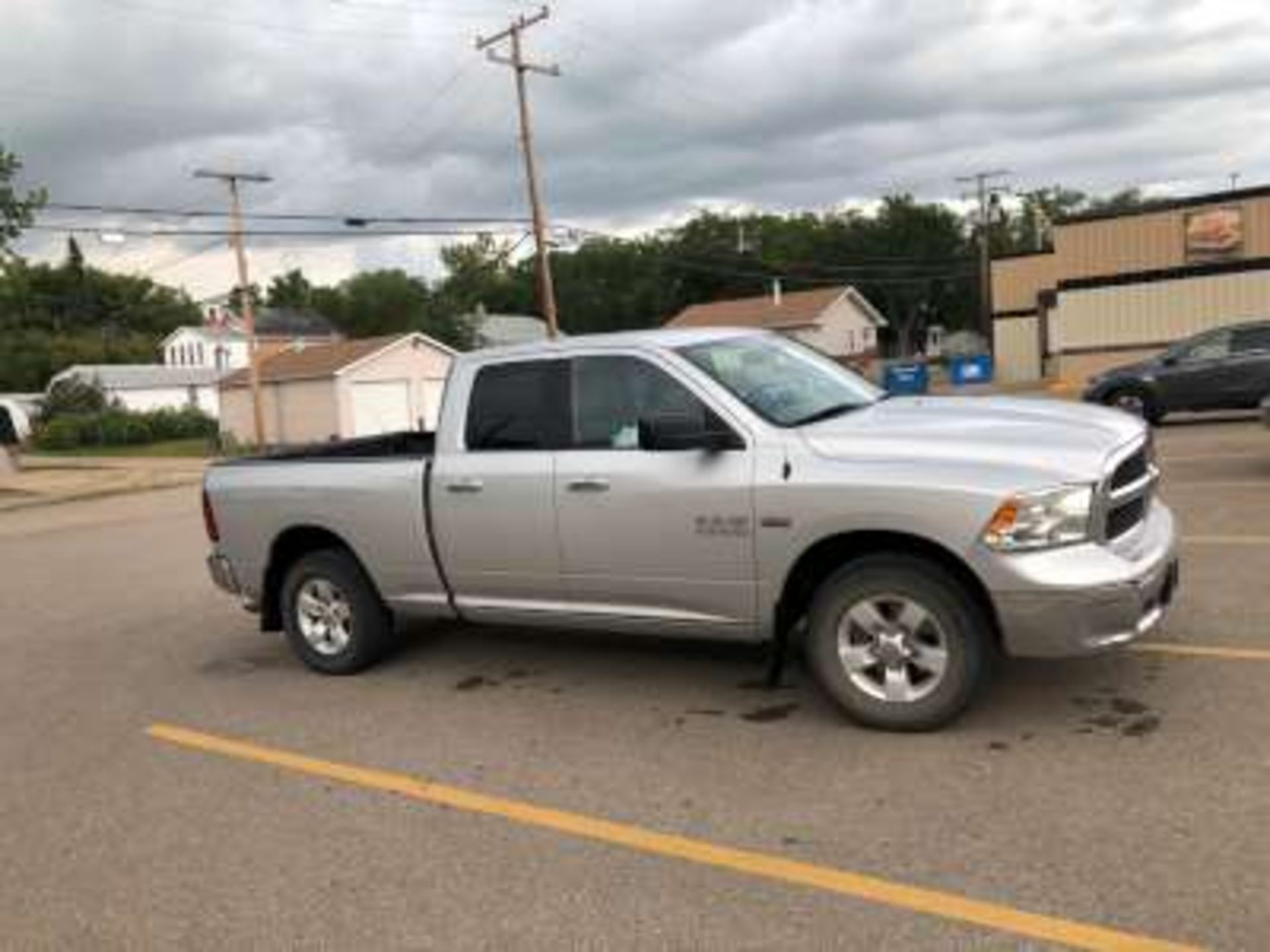 2014 Dodge Ram 1500 SLT Hemi 5.7 litre engine, 4x4, 4dr, fully loaded, cloth seats, LT 265/70R17 - Image 3 of 12