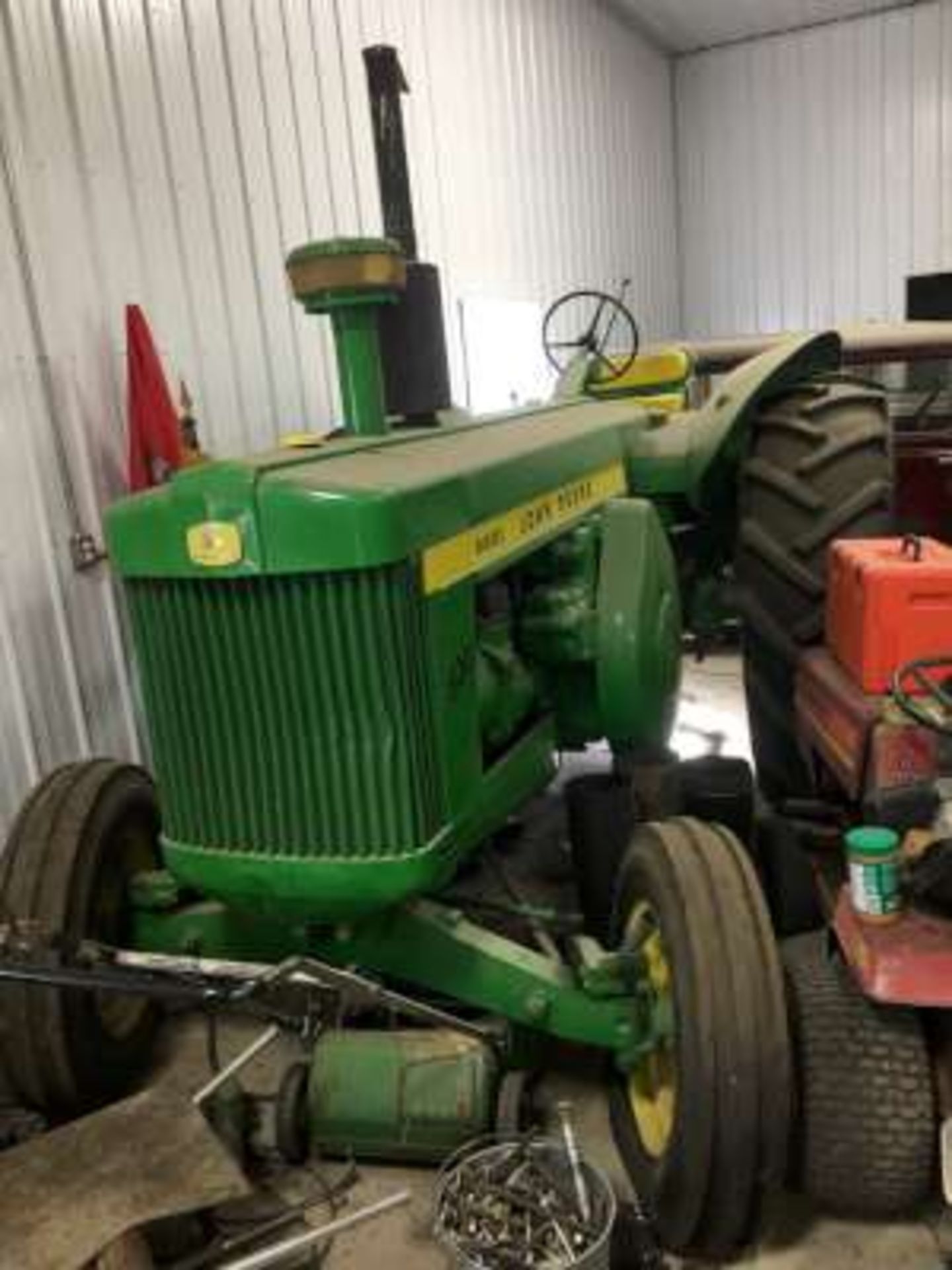 1958? JD 820 Dsl tractor, p.s., single hyd, pup motor start, both motors rebuilt (50-100 hrs) ( - Image 2 of 8