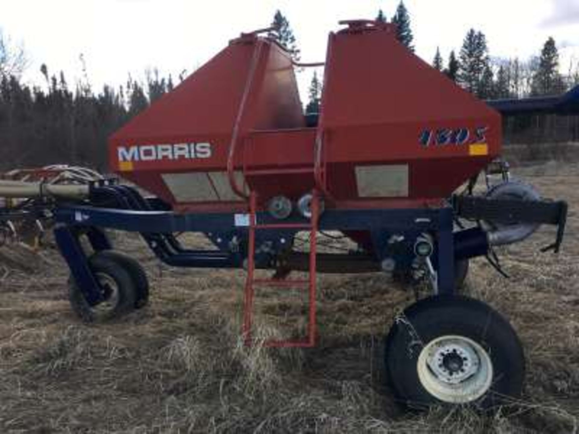 Bourgault 36-40 cultivator w/air package, w/ 5 row Bourgault harrows w/Morris 1305 air tank, hyd - Image 5 of 11