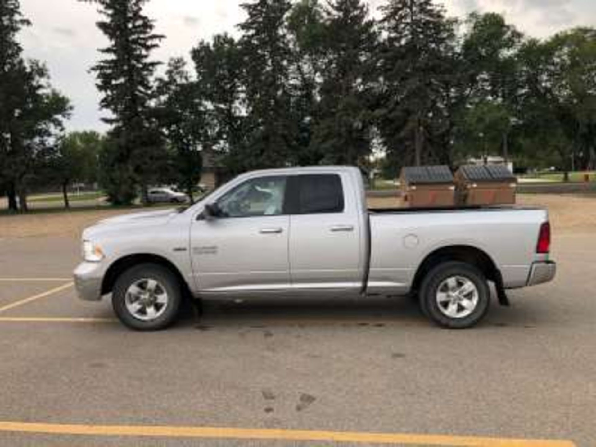 2014 Dodge Ram 1500 SLT Hemi 5.7 litre engine, 4x4, 4dr, fully loaded, cloth seats, LT 265/70R17 - Image 2 of 12