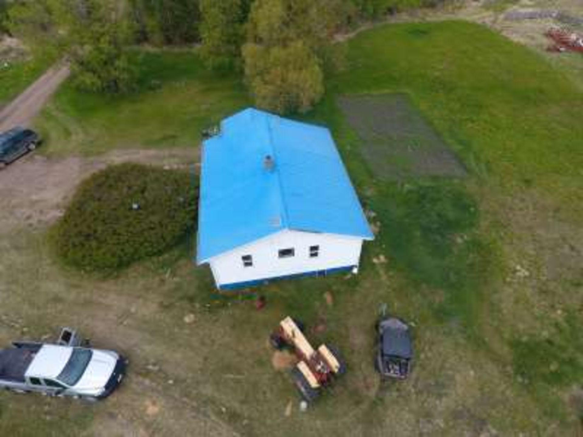 Agriculture and Pasture Land : 1/2 section of land including buildings 3 wired fence as follows: - Bild 9 aus 33