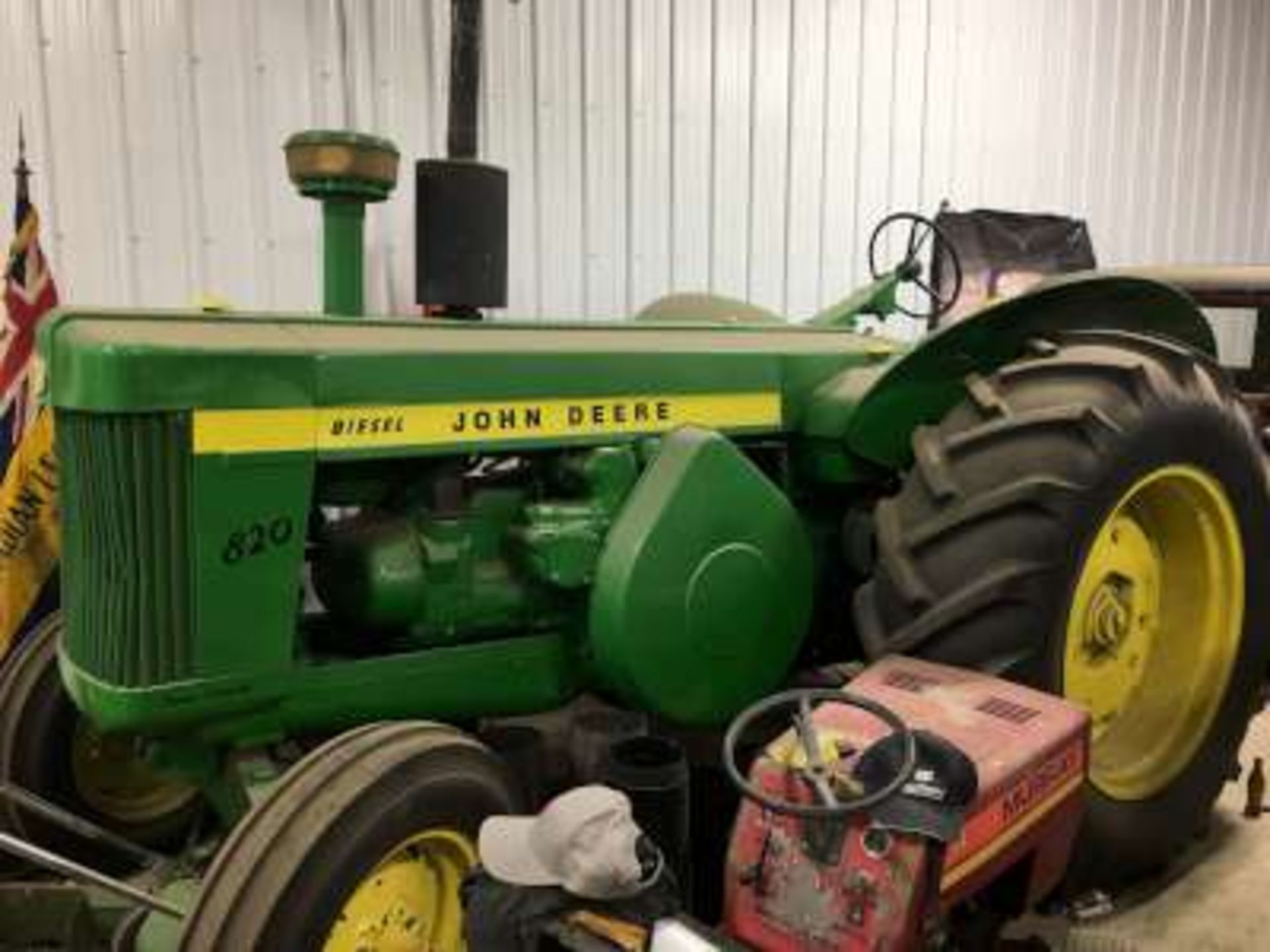 1958? JD 820 Dsl tractor, p.s., single hyd, pup motor start, both motors rebuilt (50-100 hrs) (