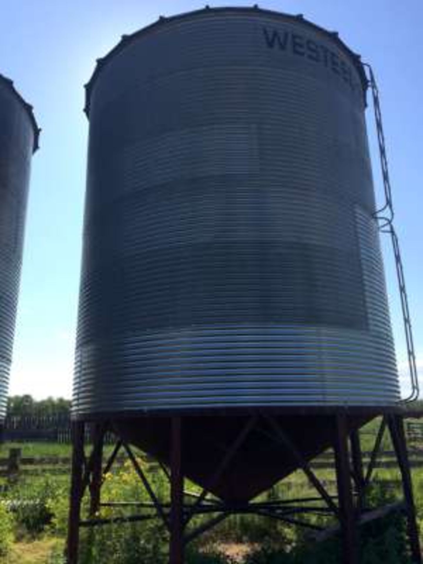 Bin No. 36 - Westeel Rosco 2000 bus. grain bin on skids, 14ft diameter ring