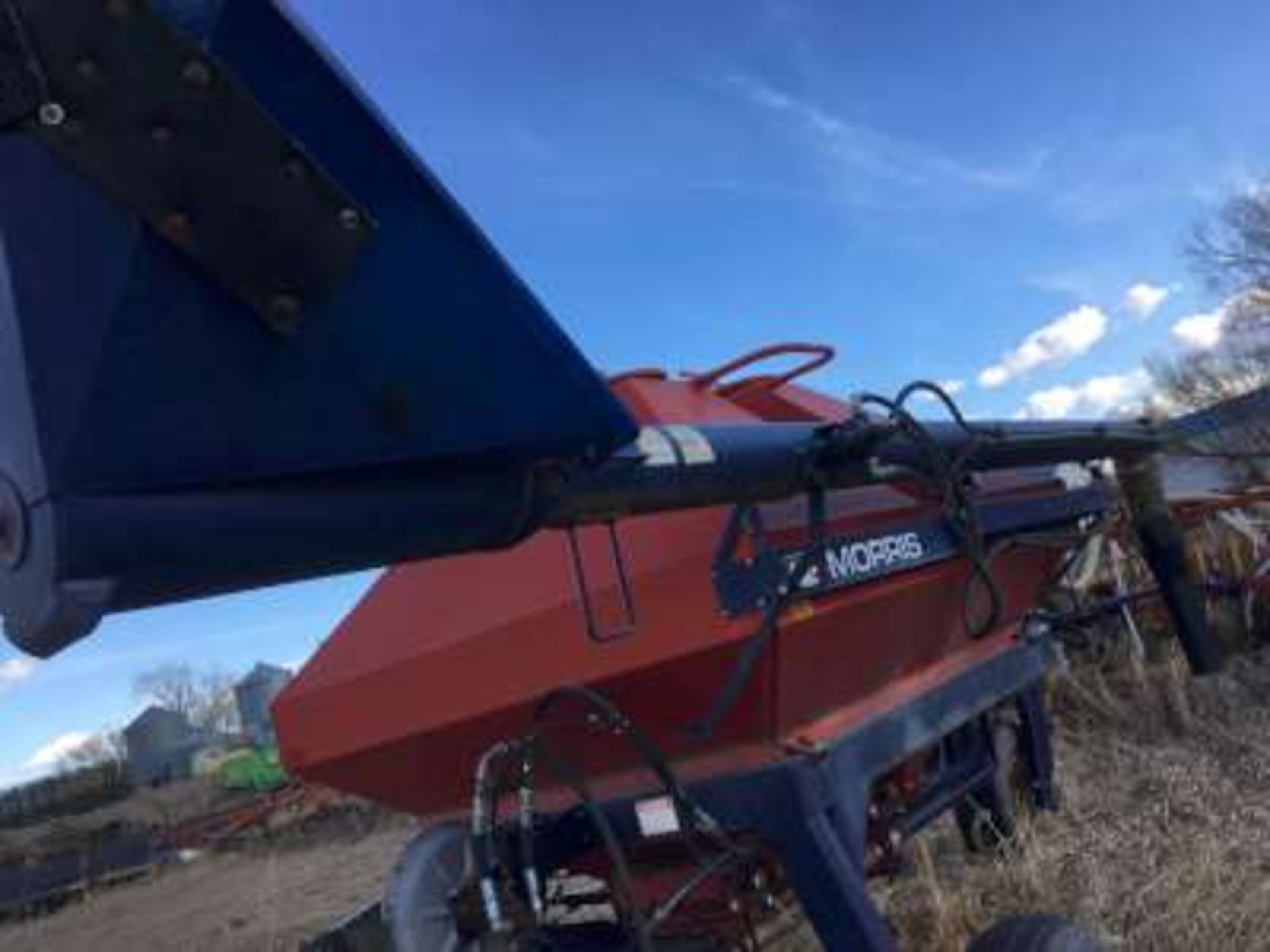 Bourgault 36-40 cultivator w/air package, w/ 5 row Bourgault harrows w/Morris 1305 air tank, hyd - Image 3 of 11