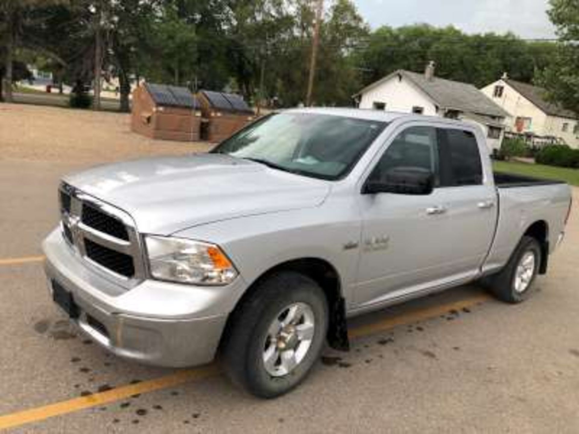 2014 Dodge Ram 1500 SLT Hemi 5.7 litre engine, 4x4, 4dr, fully loaded, cloth seats, LT 265/70R17 - Image 4 of 12