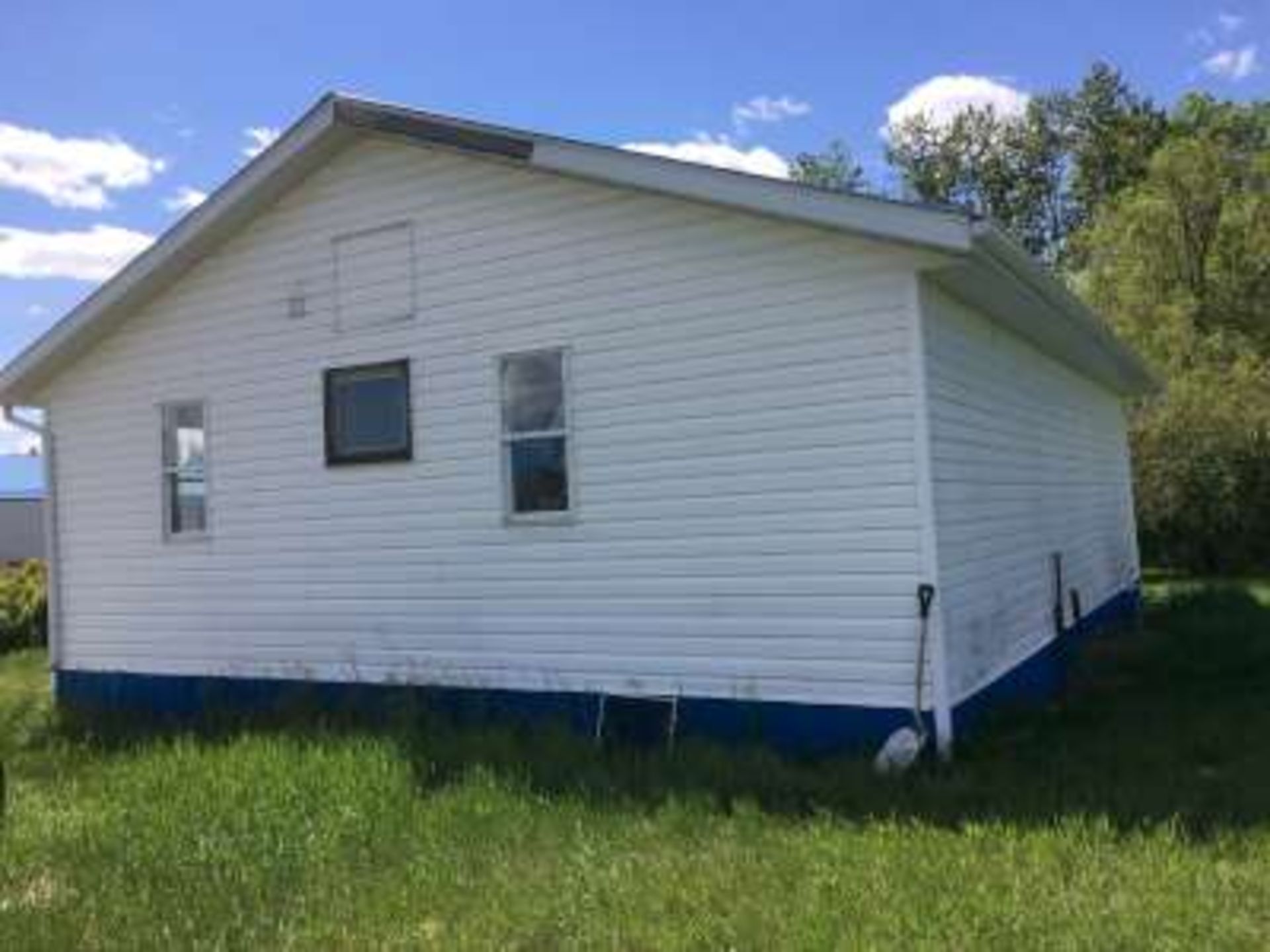 Agriculture and Pasture Land : 1/2 section of land including buildings 3 wired fence as follows: - Bild 19 aus 33