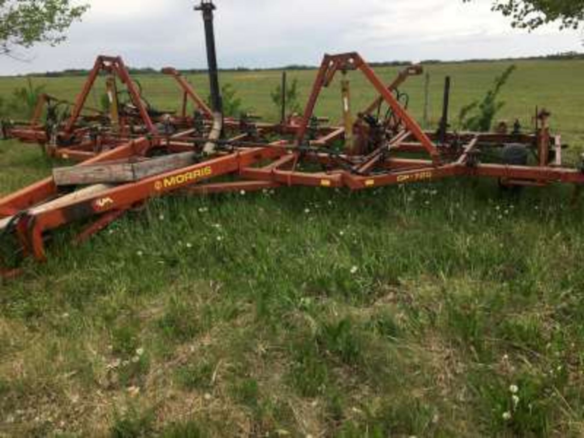 Morris CP - 725 deep tillage, 25ft, w/Morris 3 bar tine harrows