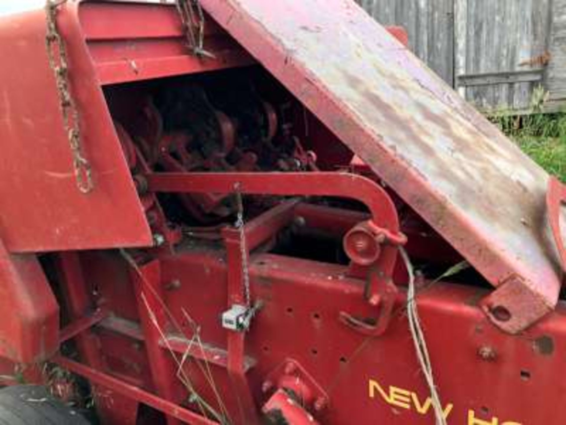 NH #276 Hayliner square baler with PTO, always shedded, pick up good, straight and quarter-turn - Image 8 of 9