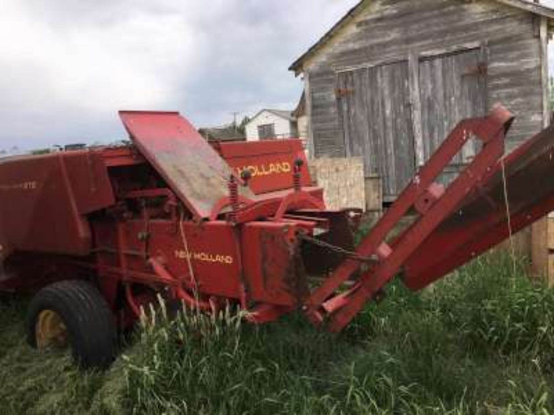 NH #276 Hayliner square baler with PTO, always shedded, pick up good, straight and quarter-turn - Image 3 of 9