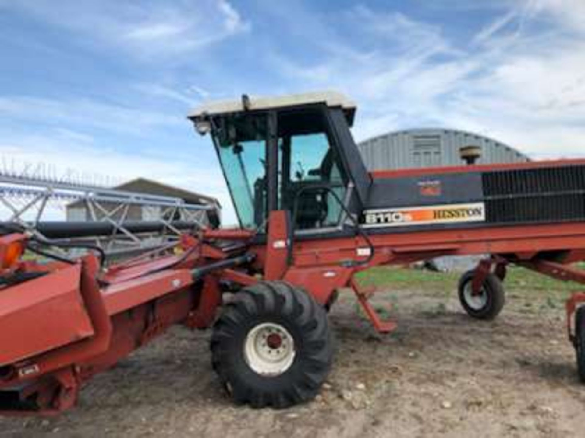 1983? Hesston 8110s S.P. Swather, cab, 25 ft table, pick up real, shifting table, 2 rotor shears, - Image 3 of 13