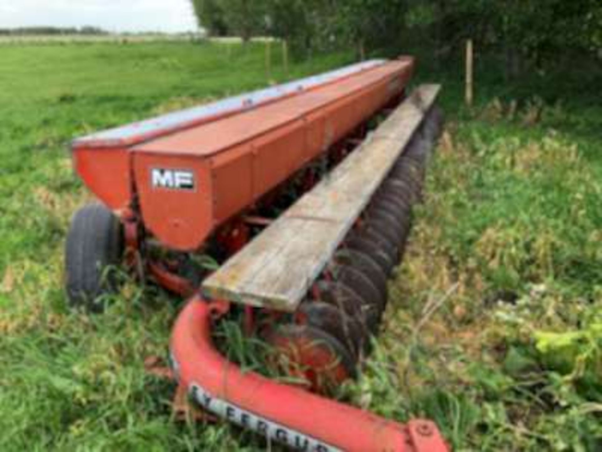 Massey Ferguson 18ft #36 discer, 18 inch blades