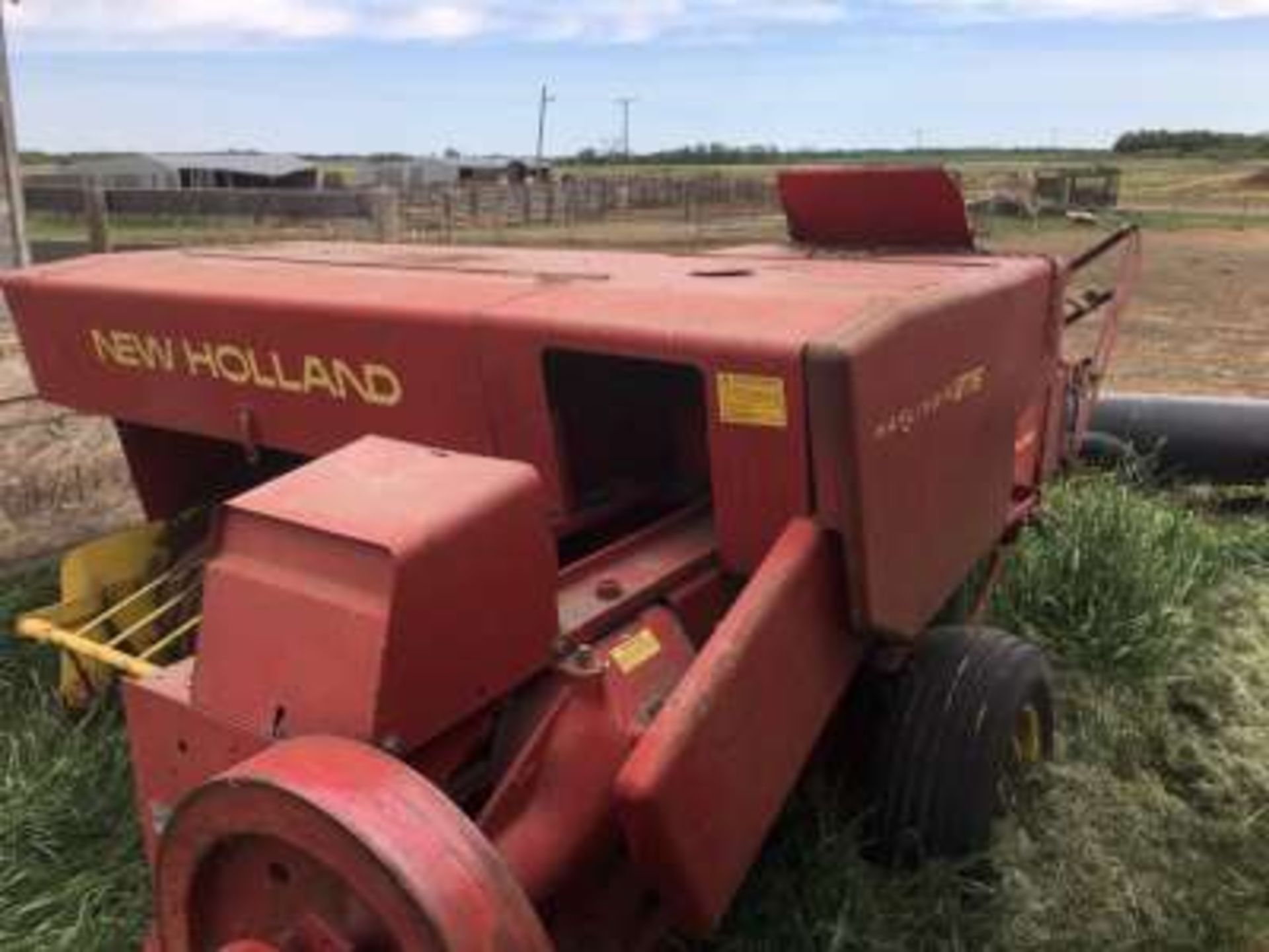 NH #276 Hayliner square baler with PTO, always shedded, pick up good, straight and quarter-turn - Image 2 of 9