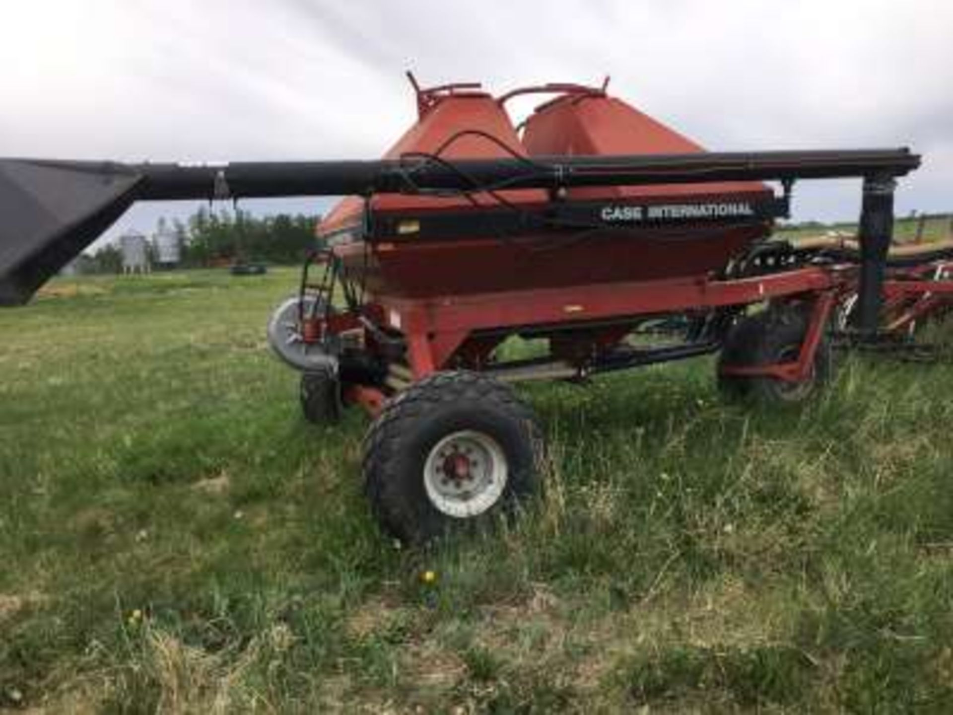 CIH 8100 36 ft air seeder, shovels (good) 4 bar Morris tine harrows, hoses replaced in 2018, w/ - Image 2 of 6