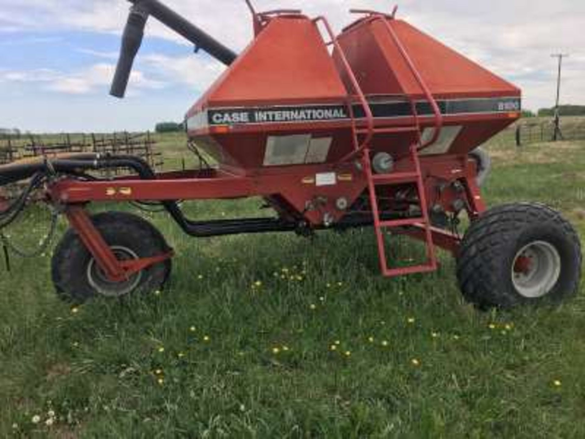 CIH 8100 36 ft air seeder, shovels (good) 4 bar Morris tine harrows, hoses replaced in 2018, w/