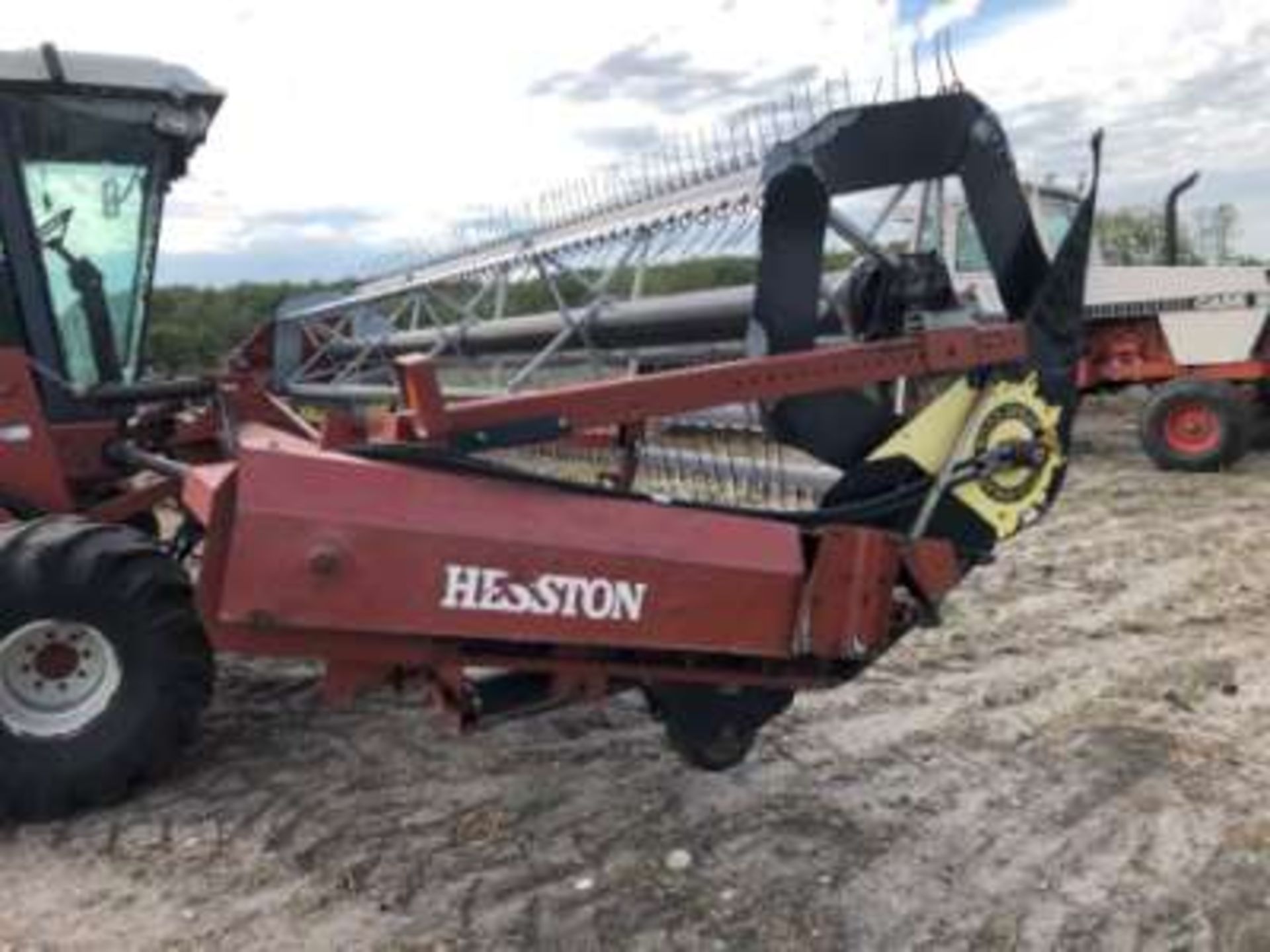 1983? Hesston 8110s S.P. Swather, cab, 25 ft table, pick up real, shifting table, 2 rotor shears, - Image 2 of 13