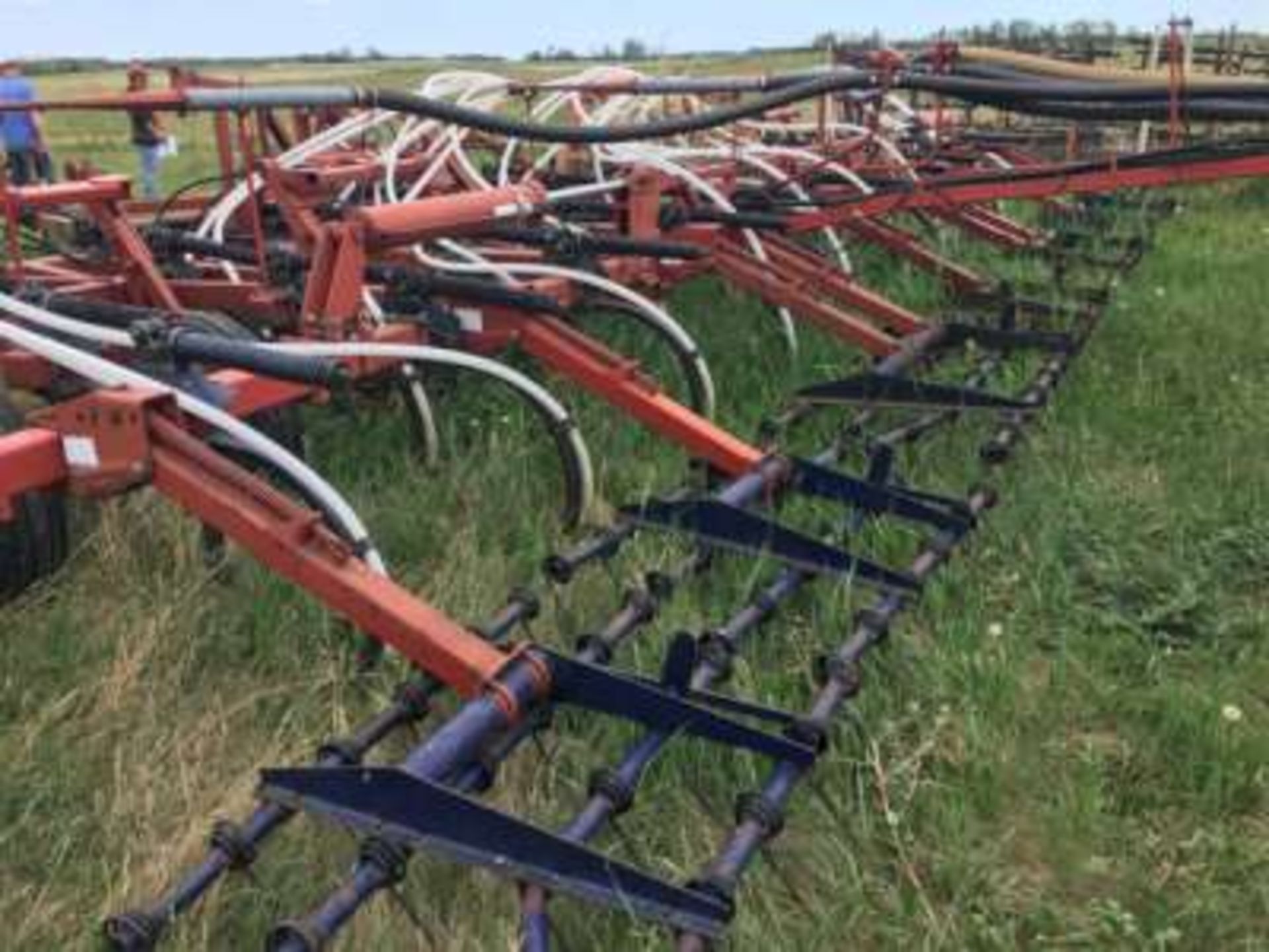 CIH 8100 36 ft air seeder, shovels (good) 4 bar Morris tine harrows, hoses replaced in 2018, w/ - Image 5 of 6