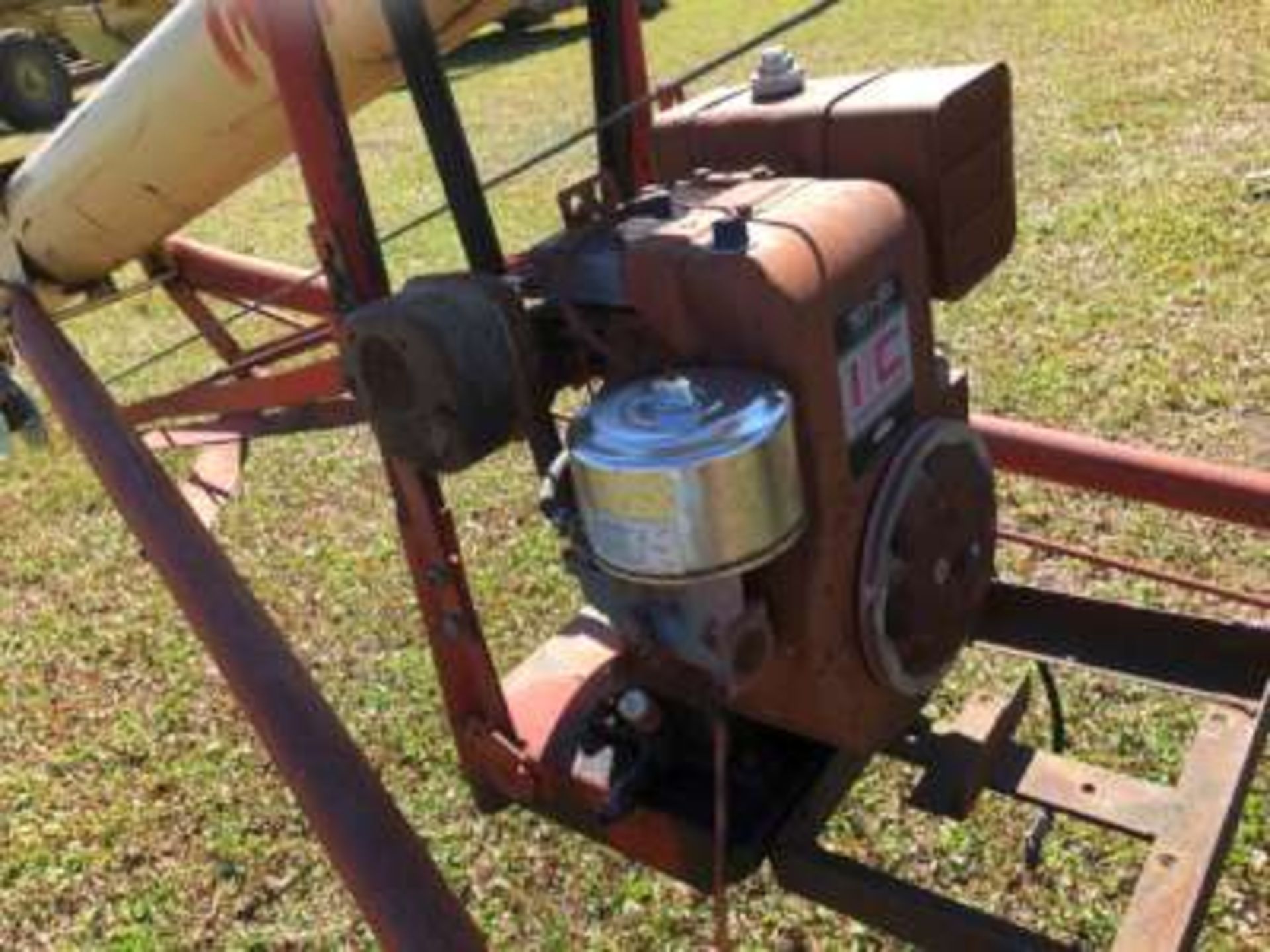 Westfield 7 x 40ft motor (16hp B&S) driven grain auger - Image 2 of 2