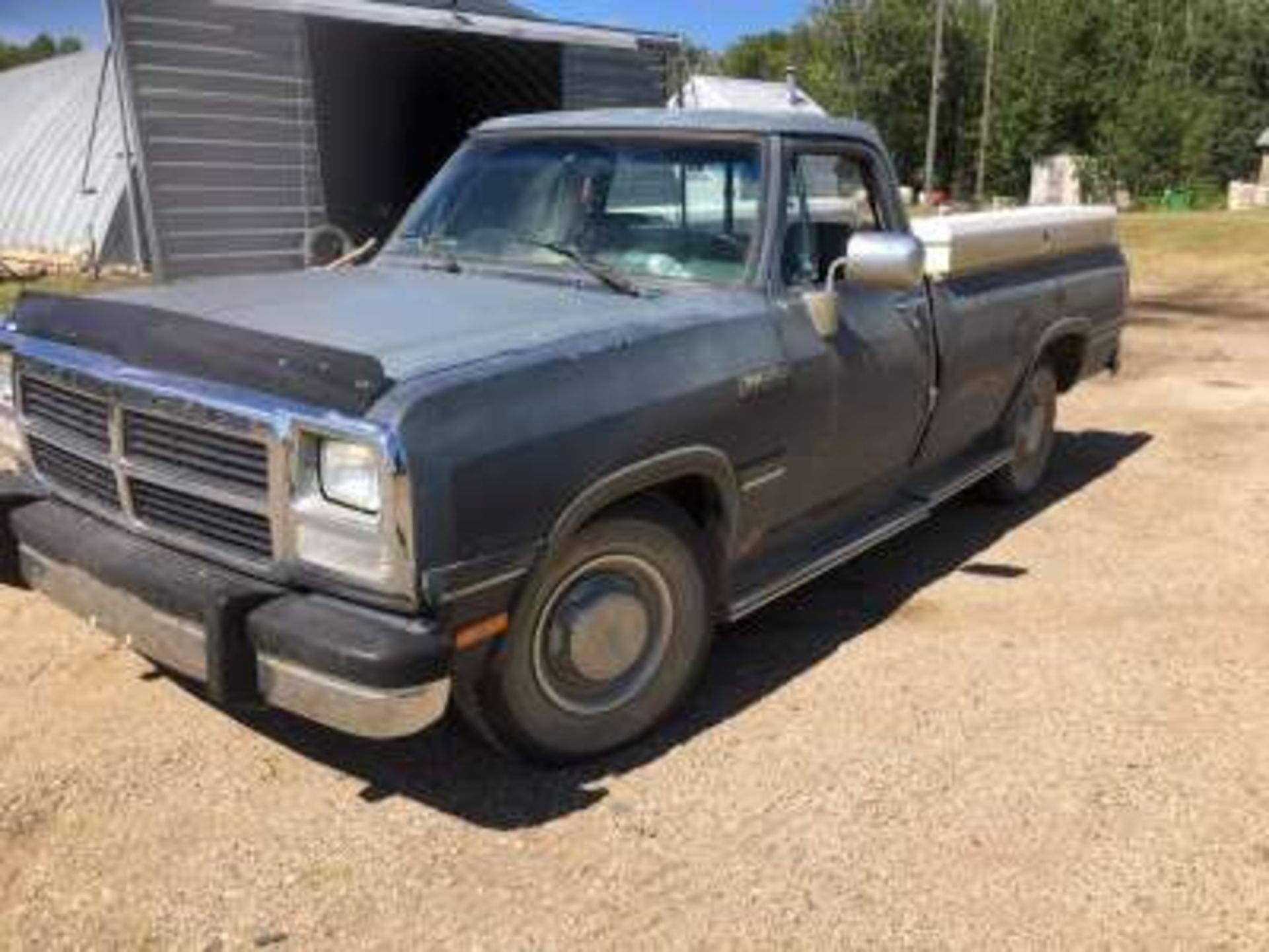 1991 Dodge D250 dsl 3/4 ton truck, 5spd, 5.9 cummins engine (tool boxes not included) (reg in sask)