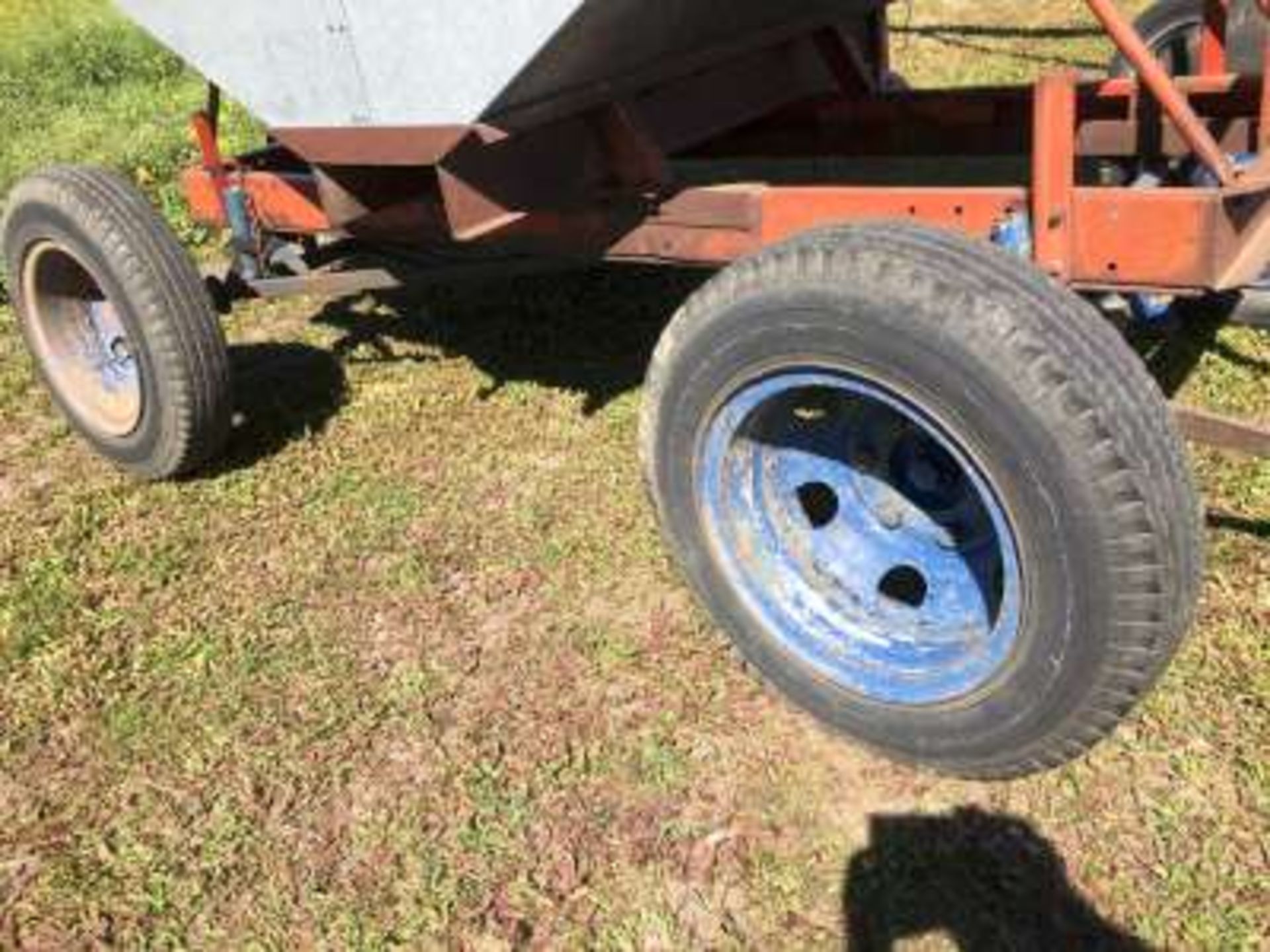 Kendon Hopper wagon on trailer with 750 x 20 tires - Image 2 of 3