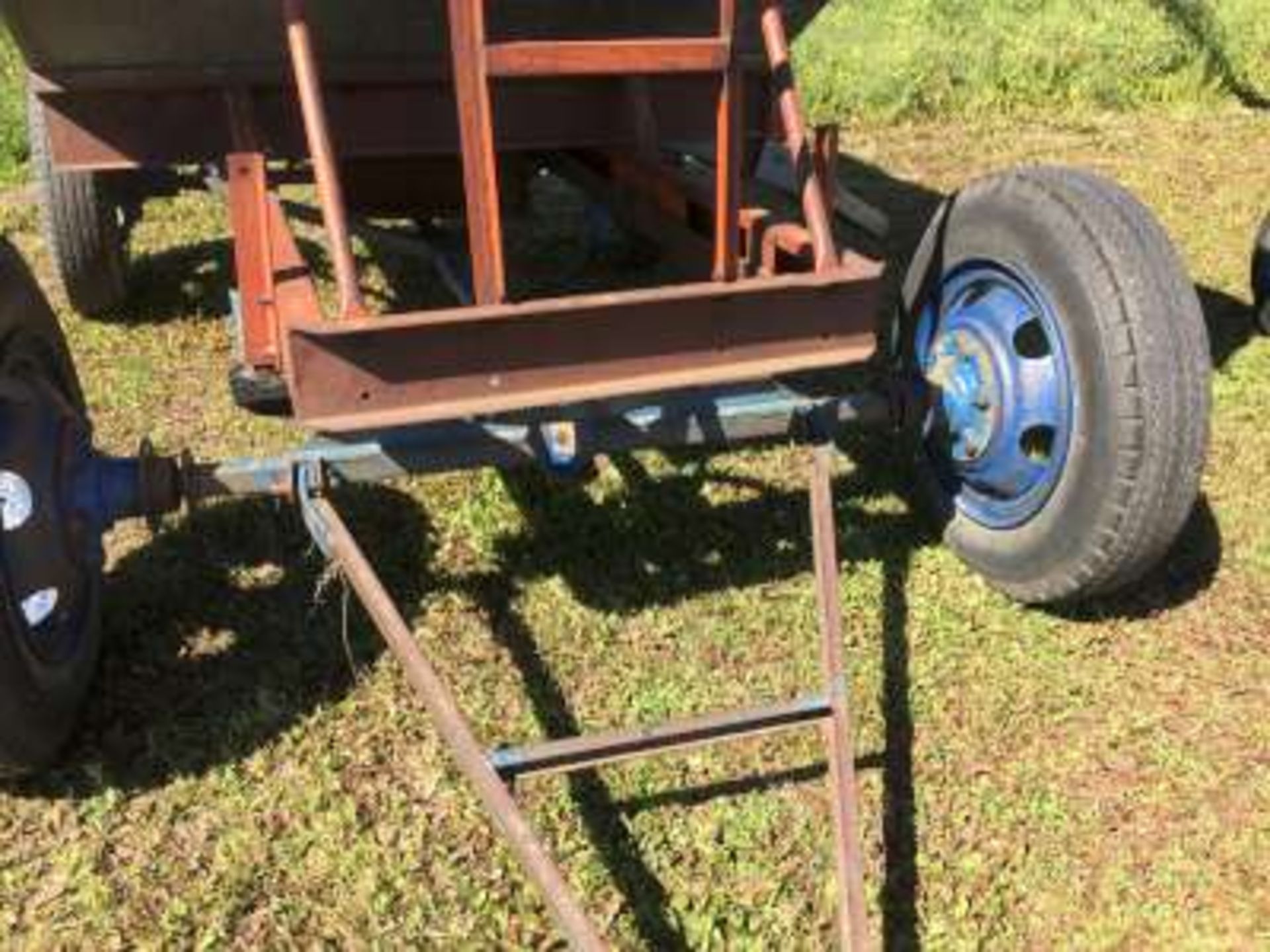 Kendon Hopper wagon on trailer with 750 x 20 tires - Image 3 of 3