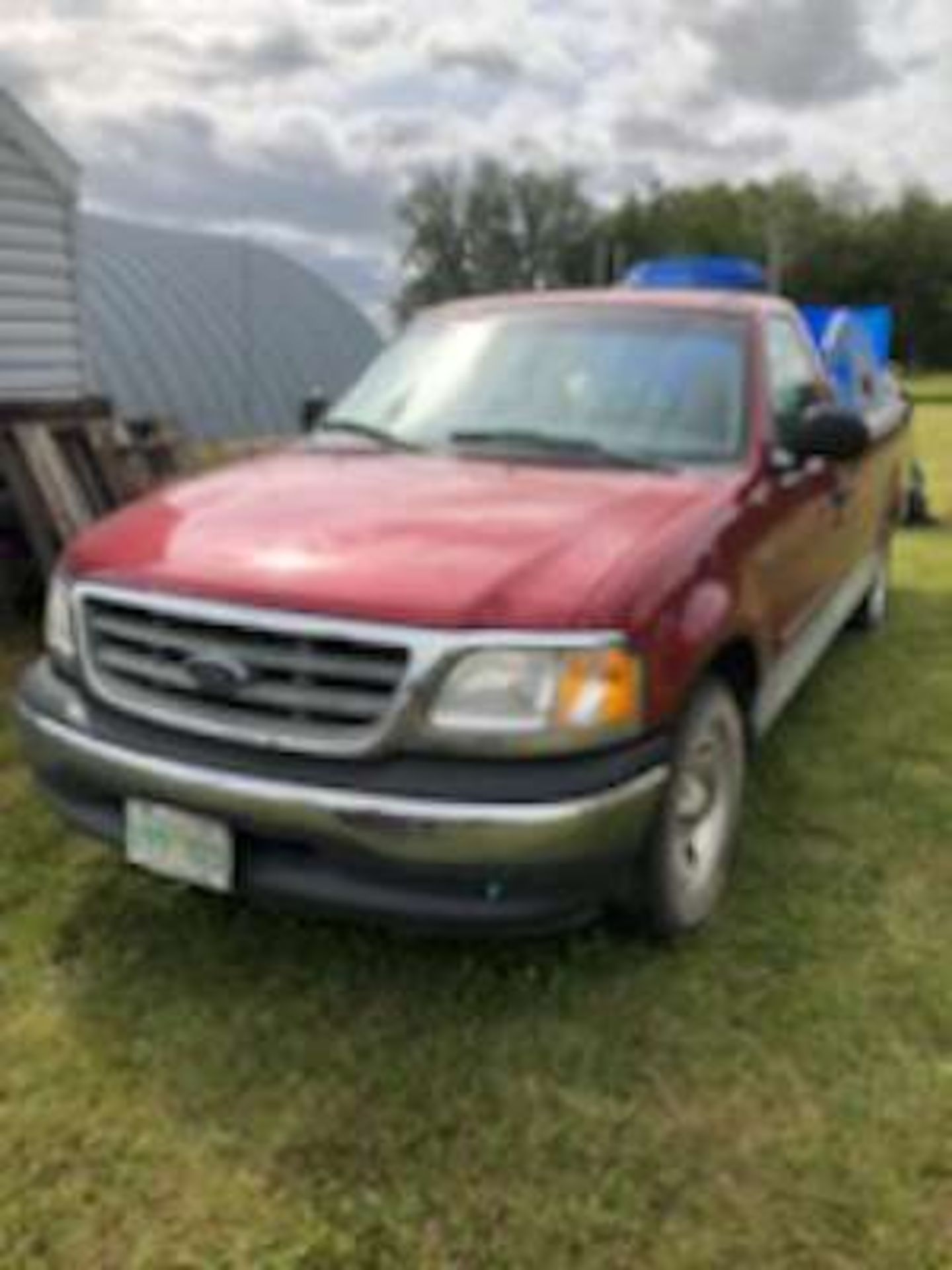 2000 Red Ford 1/2 ton, v6 automatic,reg. cab, 184,000kms (no rust) 2wd, reg. cab, a., t. c., ( - Image 4 of 4