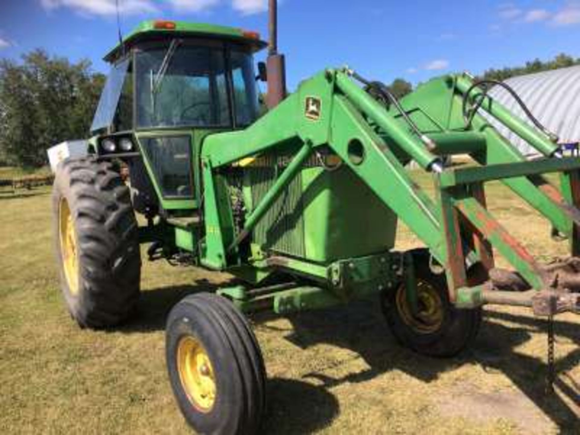 JD 4240 tractor, dsl,cab quad shift, tires good with JD 148 joystick fel, ??hrs