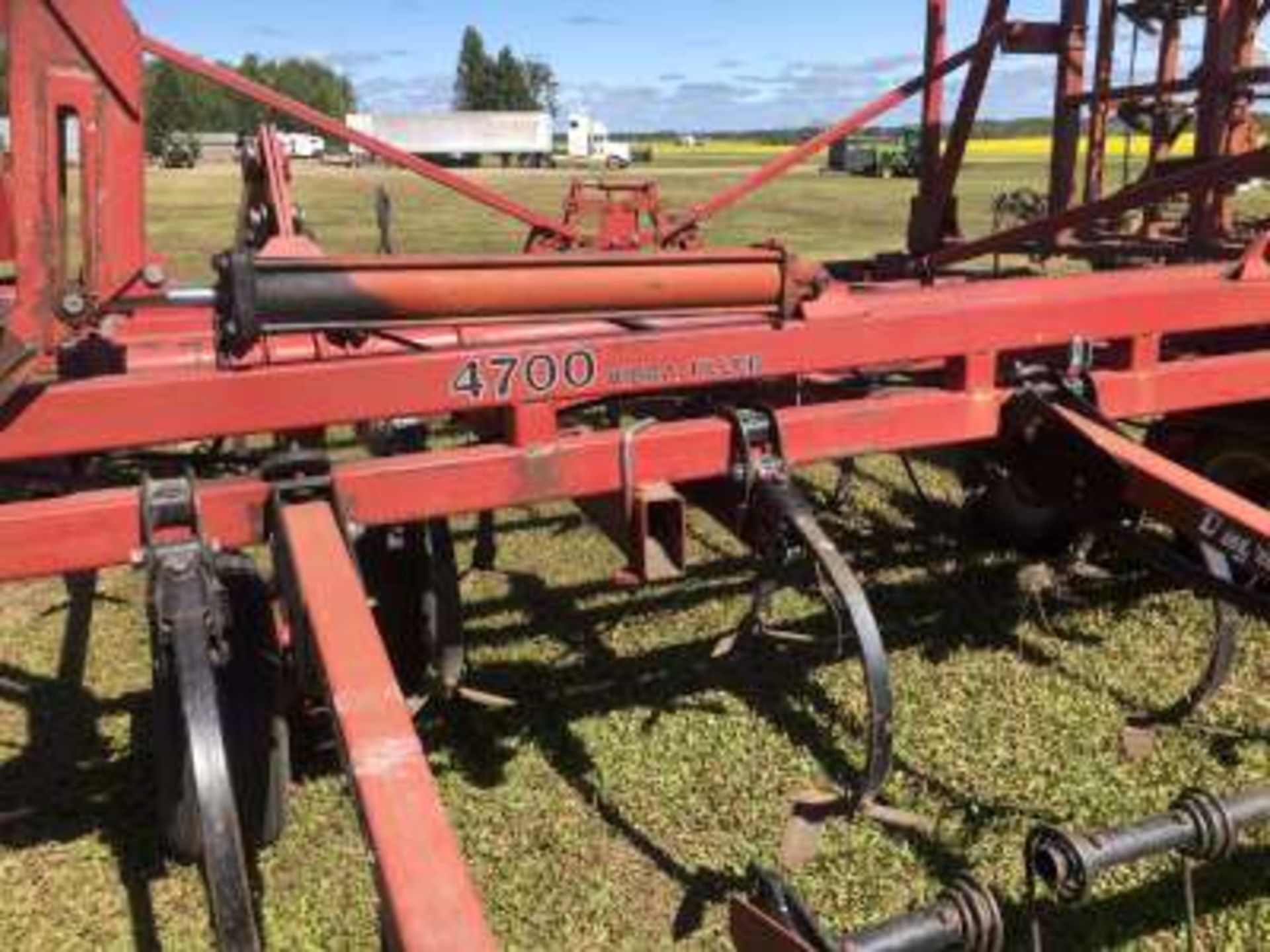 Case IH 4700 Vibra Tiller 45ft, 8in spacing,Degelmen harrows - Image 4 of 5