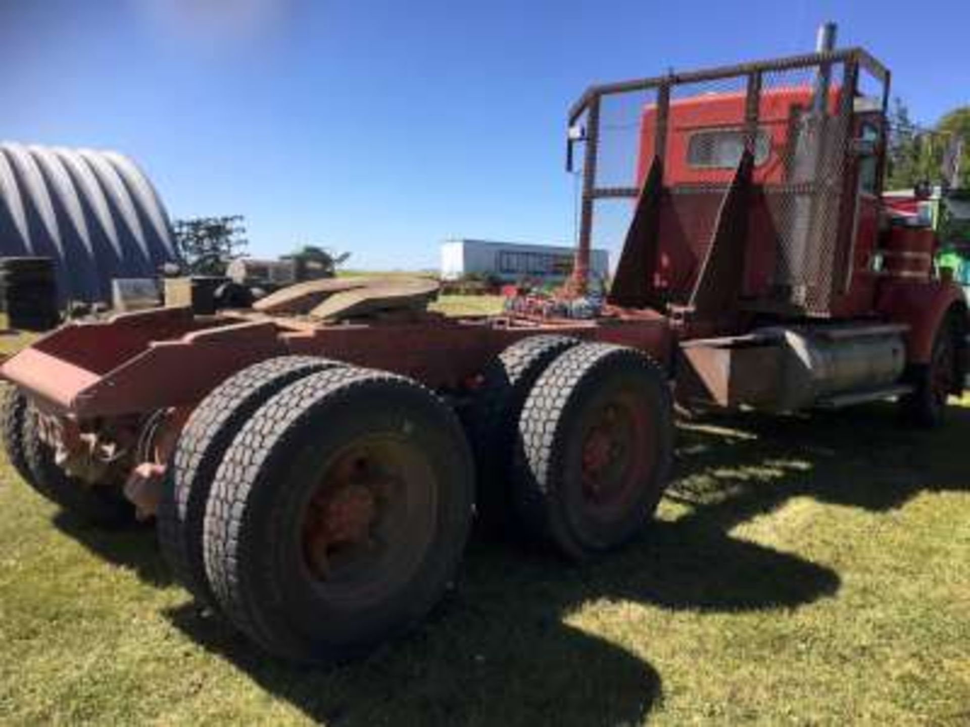 1982 Kenworth, 350 cummins, 15 spd, 40000 diff., 11R24.5 tires, new compressor, & muffler, - Image 3 of 3