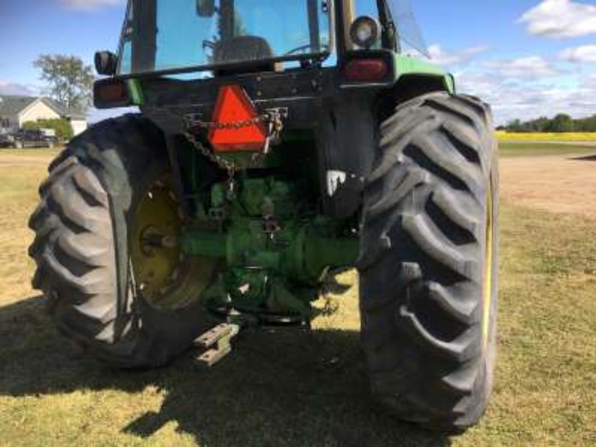 JD 4240 tractor, dsl,cab quad shift, tires good with JD 148 joystick fel, ??hrs - Image 2 of 6