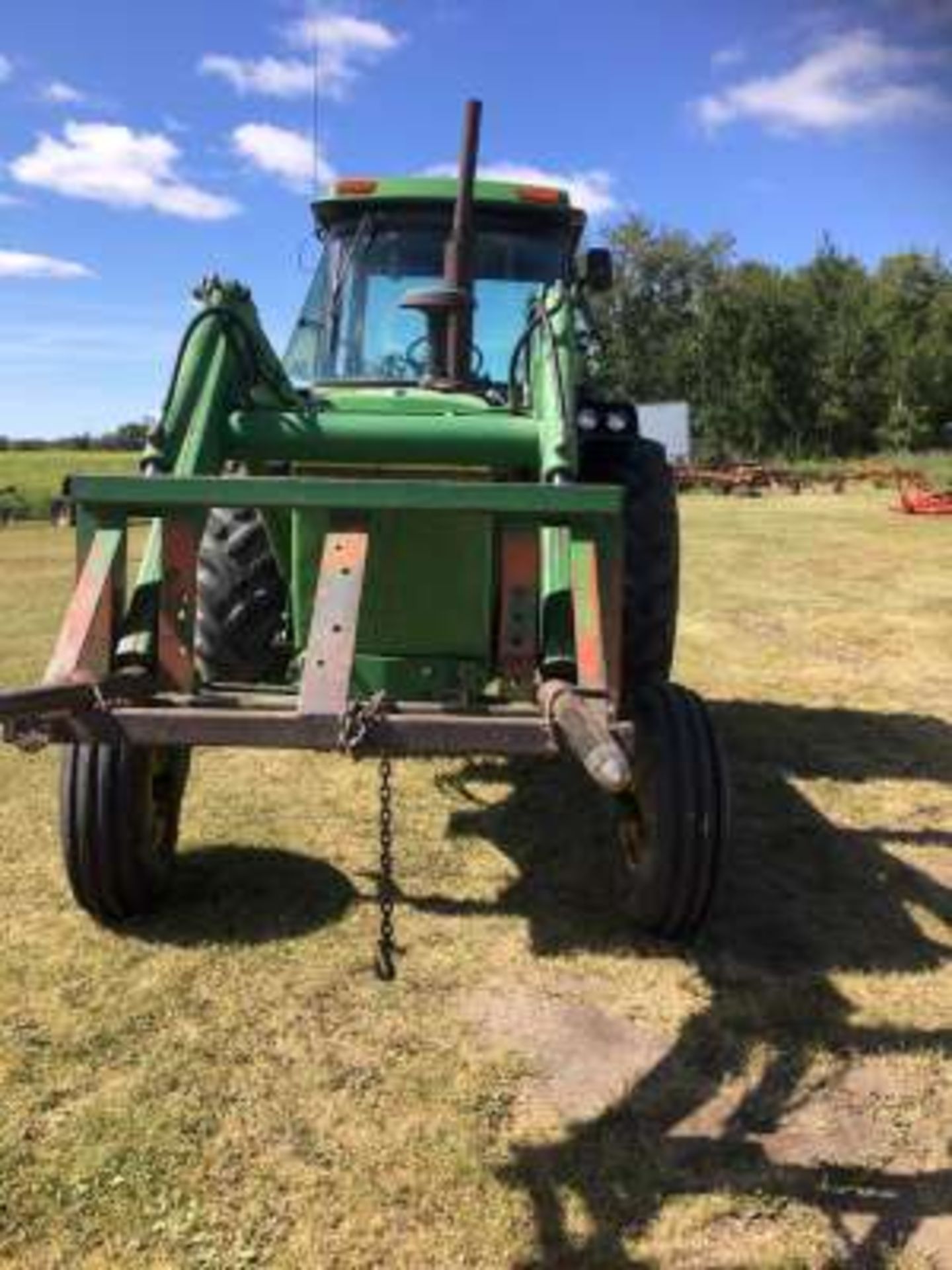 JD 4240 tractor, dsl,cab quad shift, tires good with JD 148 joystick fel, ??hrs - Image 4 of 6