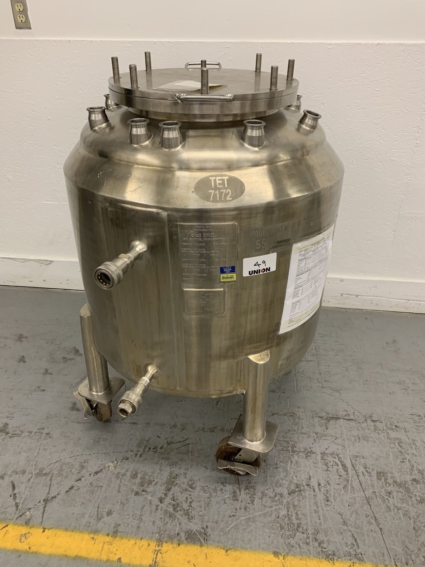 Lot # 49 - DCI Inc. 260 Liters Jacketed Pressure Tank, 304 stainless steel, 115 psi jacket, 25 psi