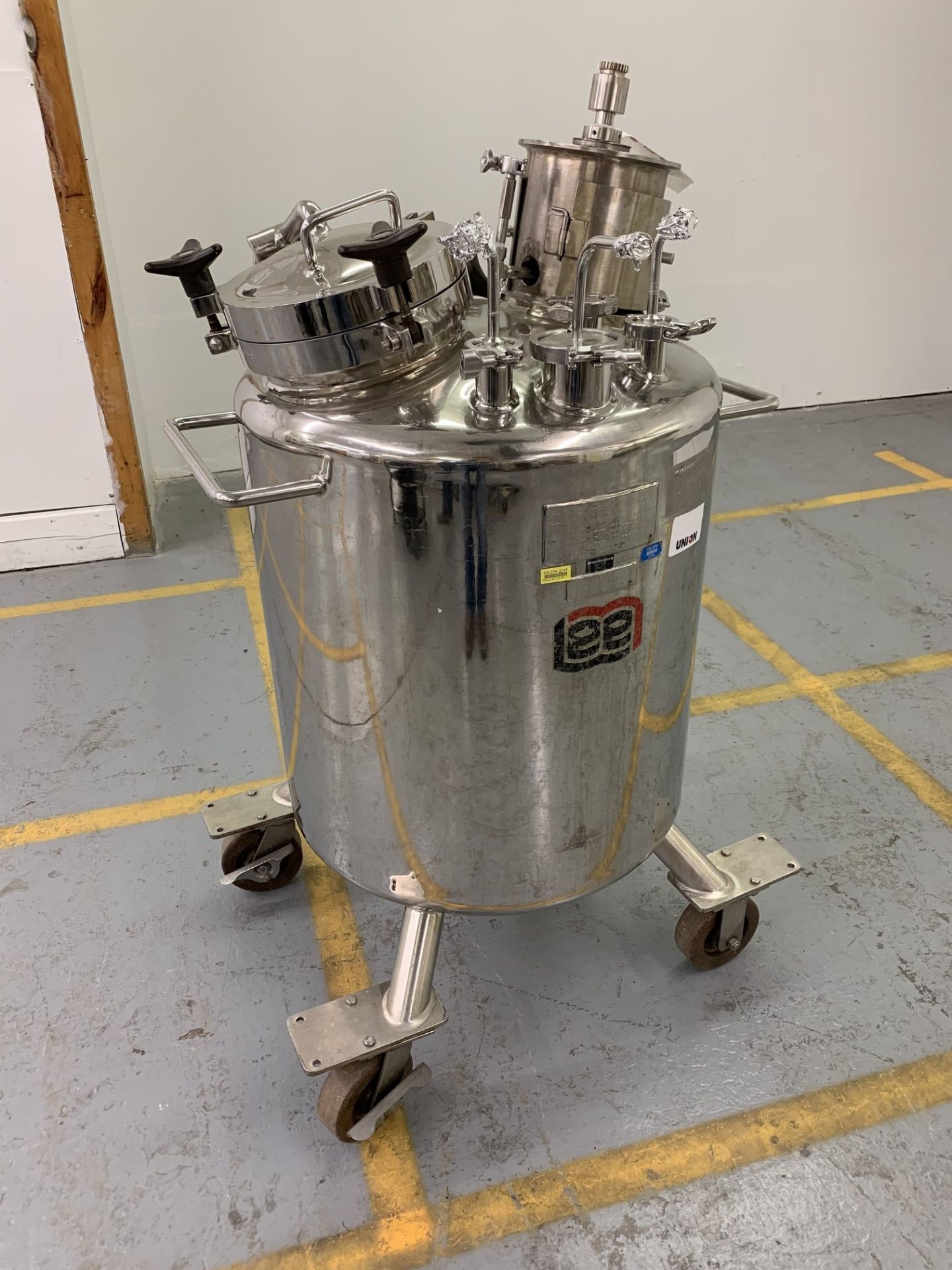 Lot # 133 - Lee Industries 250LDBT 250 Liter Stainless Steel Vacuum Kettle, Polished interior,