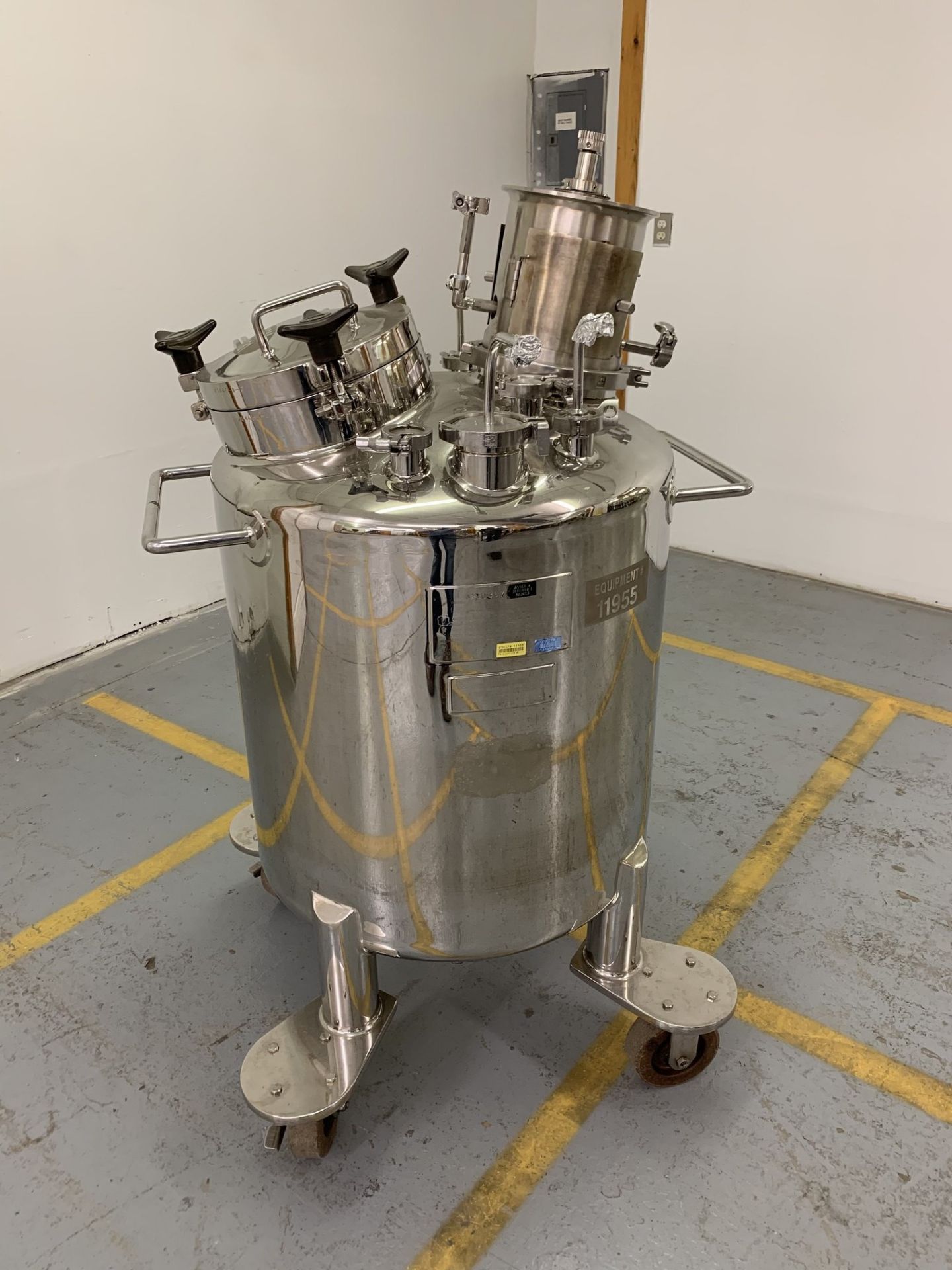 Lot # 127 - Lee Industries 200LDBT 200 Liter Stainless Steel Vacuum Kettle, Polished interior,