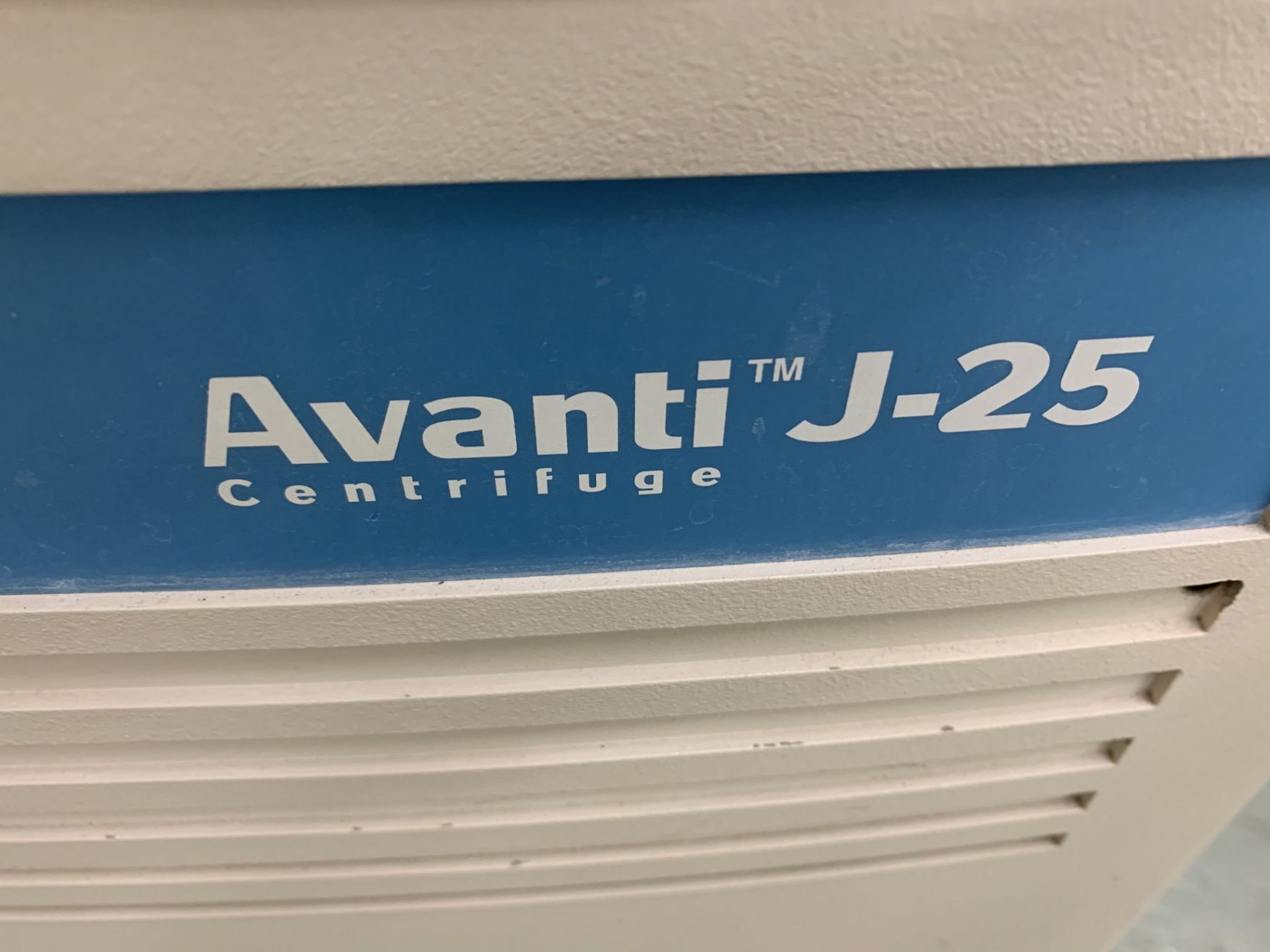 Lot # 183 - Beckman Coulter Centrifuge, Advanti J-25 XP, asset # 2377 - Image 4 of 4