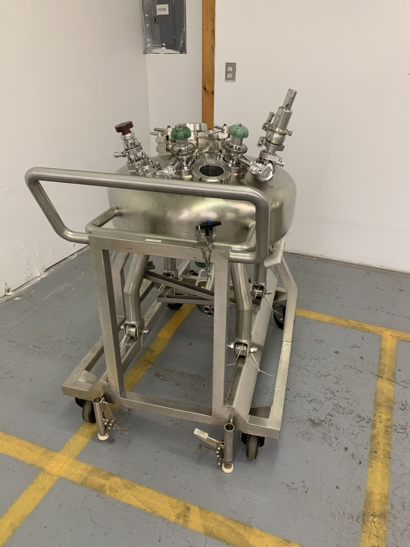Lot # 107 - Inow-Ouest Vacuum Tank, 100 Liter, Stainless Steel, 0.41 MPA at 100 degrees C, built - Image 5 of 5