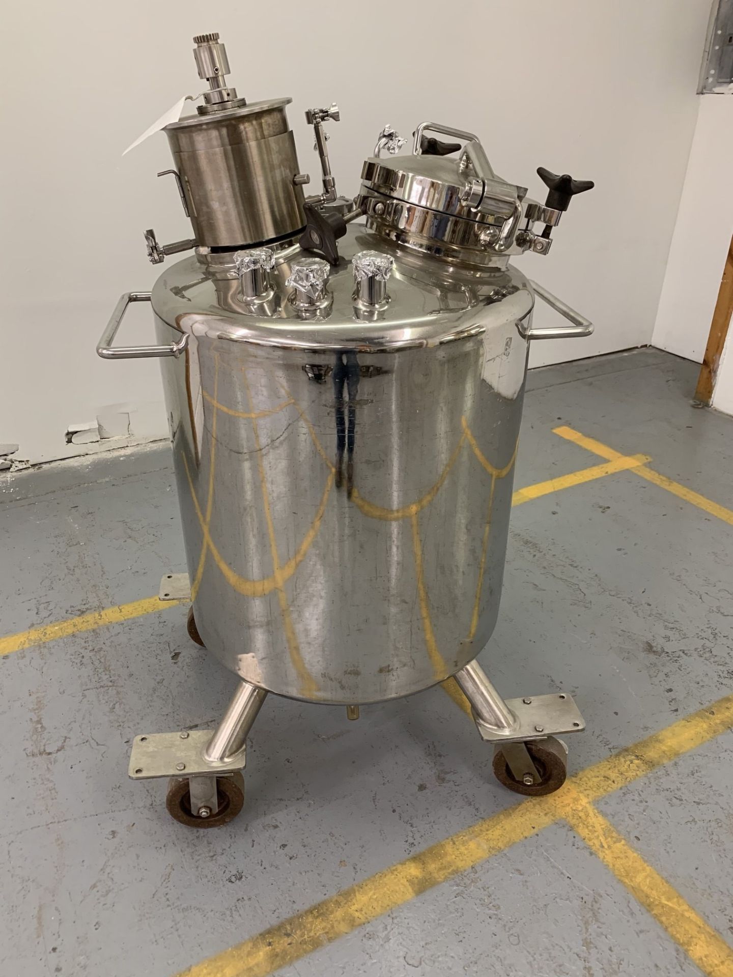 Lot # 125 - Lee Industries 250LDBT 250 Liter Stainless Steel Vacuum Kettle, Polished interior, - Image 2 of 6