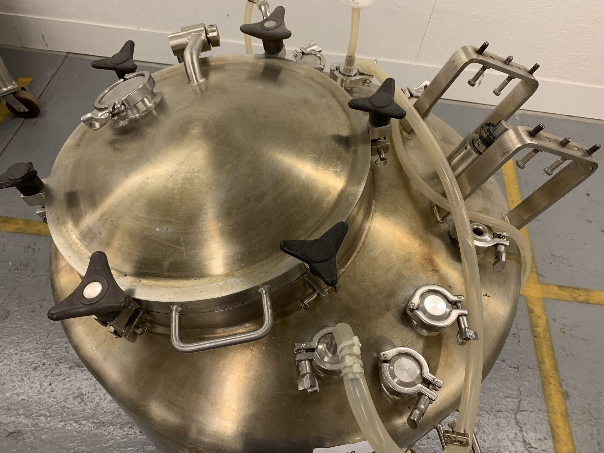 Lot # 59 - Lee 500LDBT 500 Liter Stainless Steel Pressure Vessel, Propellor agitator without - Image 2 of 3