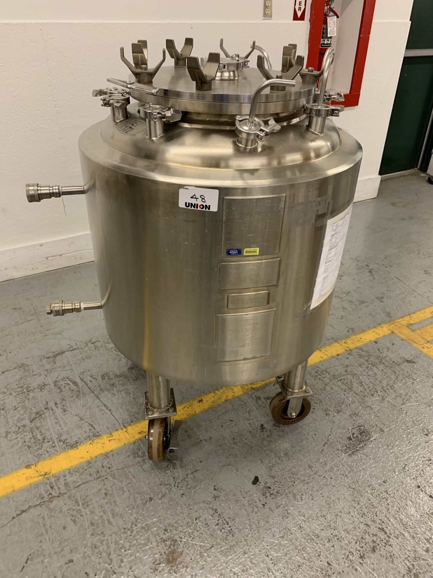 Lot # 48 - DCI Inc. 260 Liters Jacketed Pressure Tank, 304 stainless steel, 75 psi jacket, 25 psi