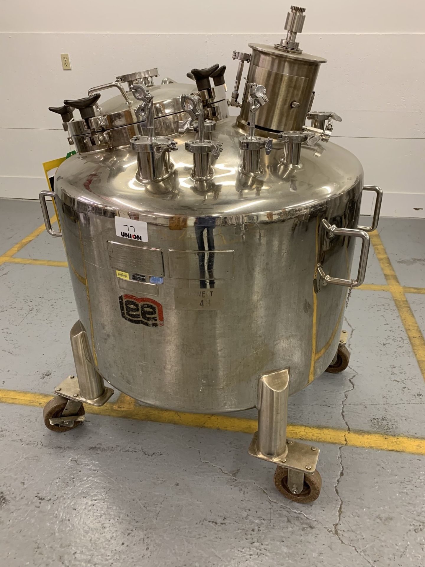 Lot # 77 - Lee Industries Vacuum Kettle, Stainless Steel, 500 Liter, Propellor agitator without