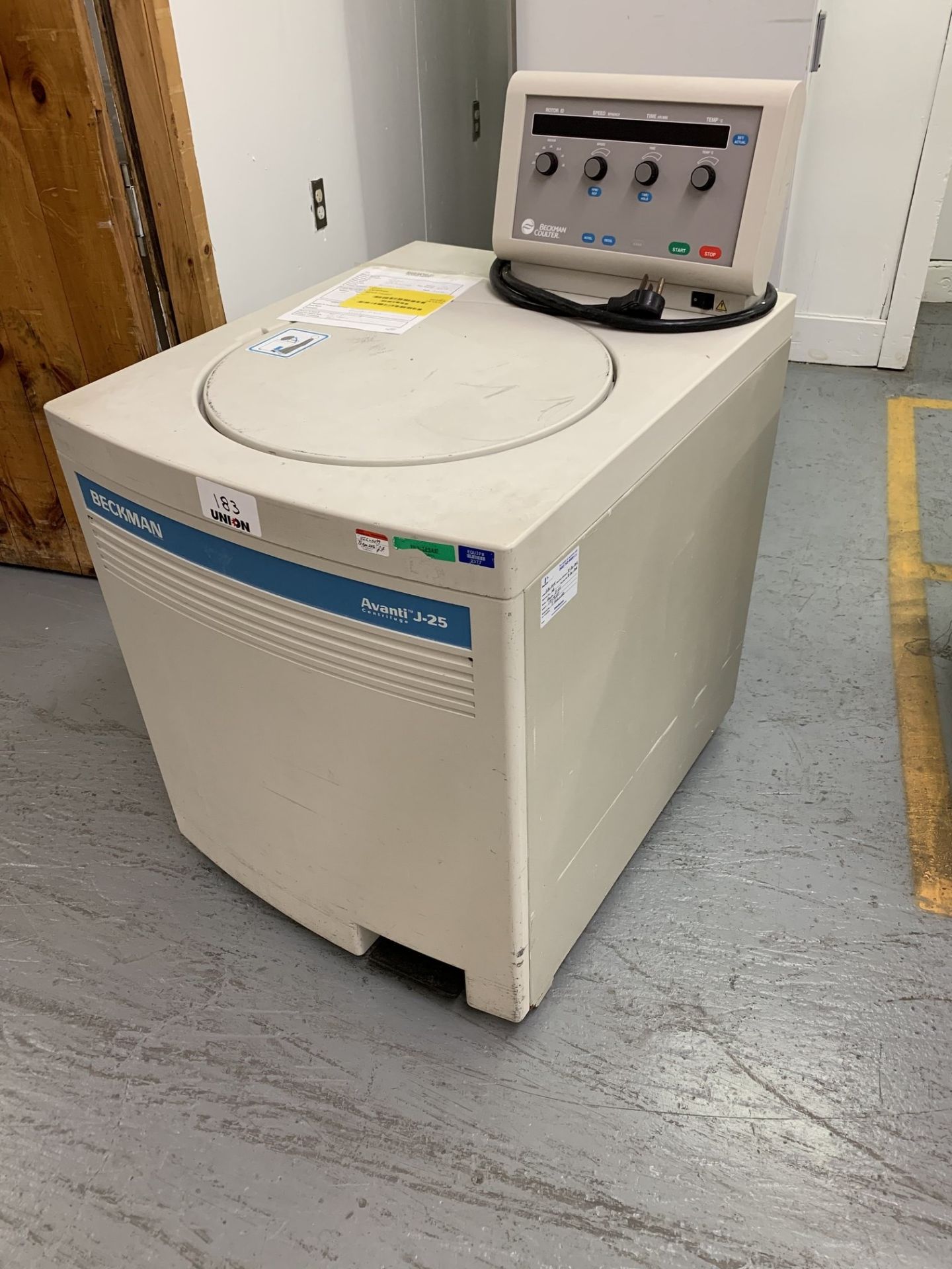 Lot # 183 - Beckman Coulter Centrifuge, Advanti J-25 XP, asset # 2377