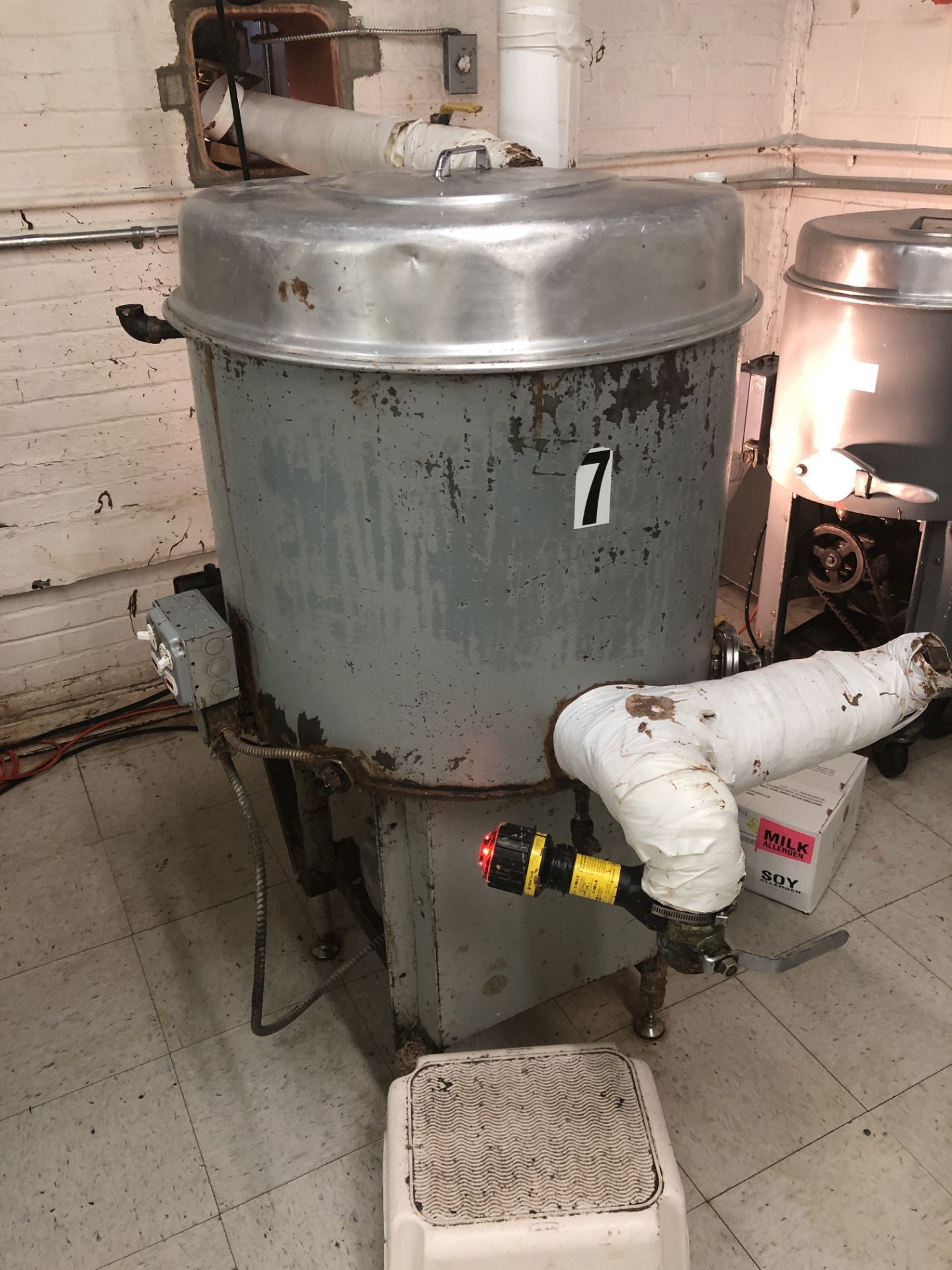 Smith 250-lb Carbon Steel Chocolate Melter with agitated and jacketed tank with electric heater with