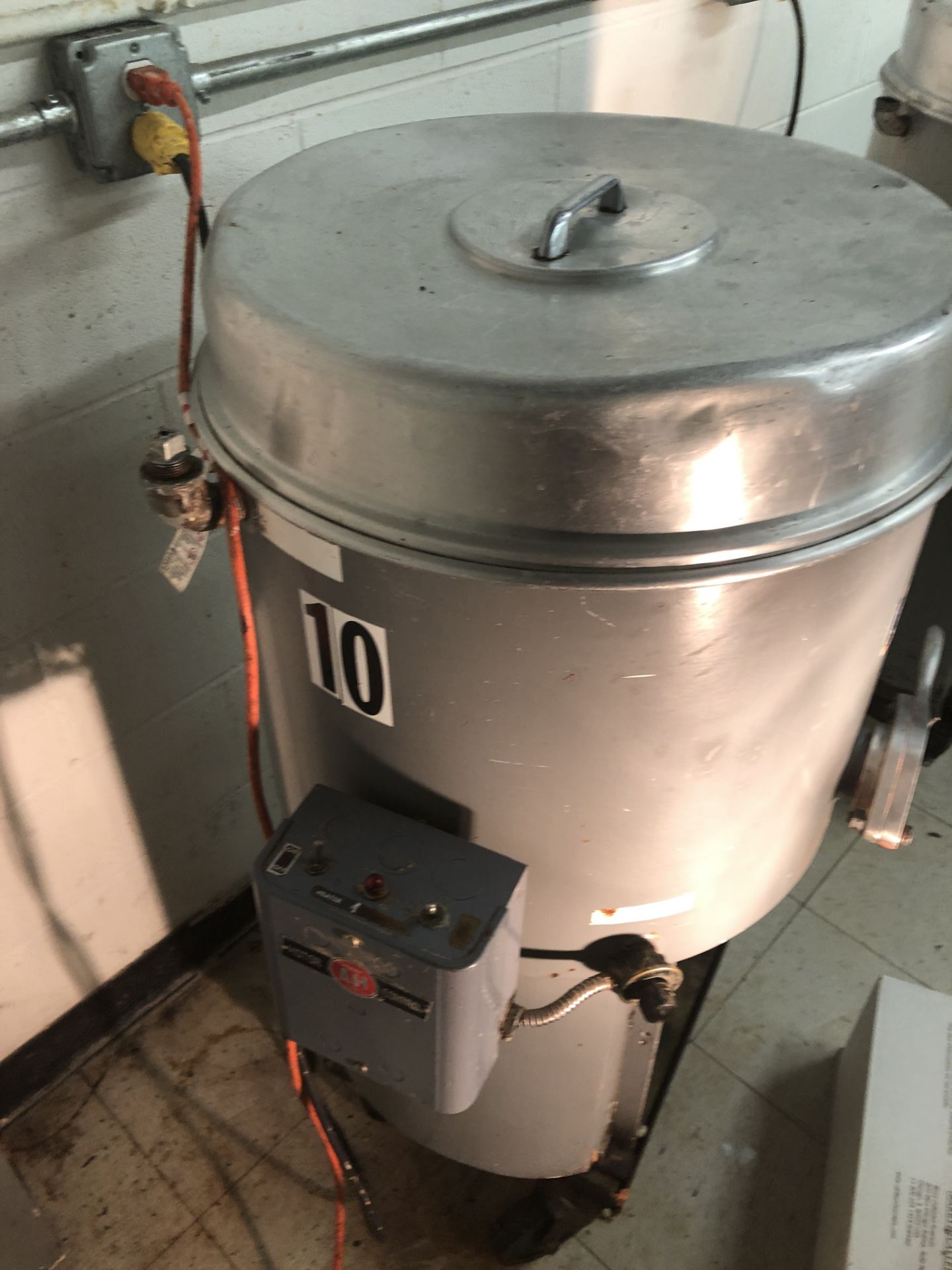 Smith 100-lb Carbon Steel Chocolate Melter with agitated and jacketed tank with electric heater