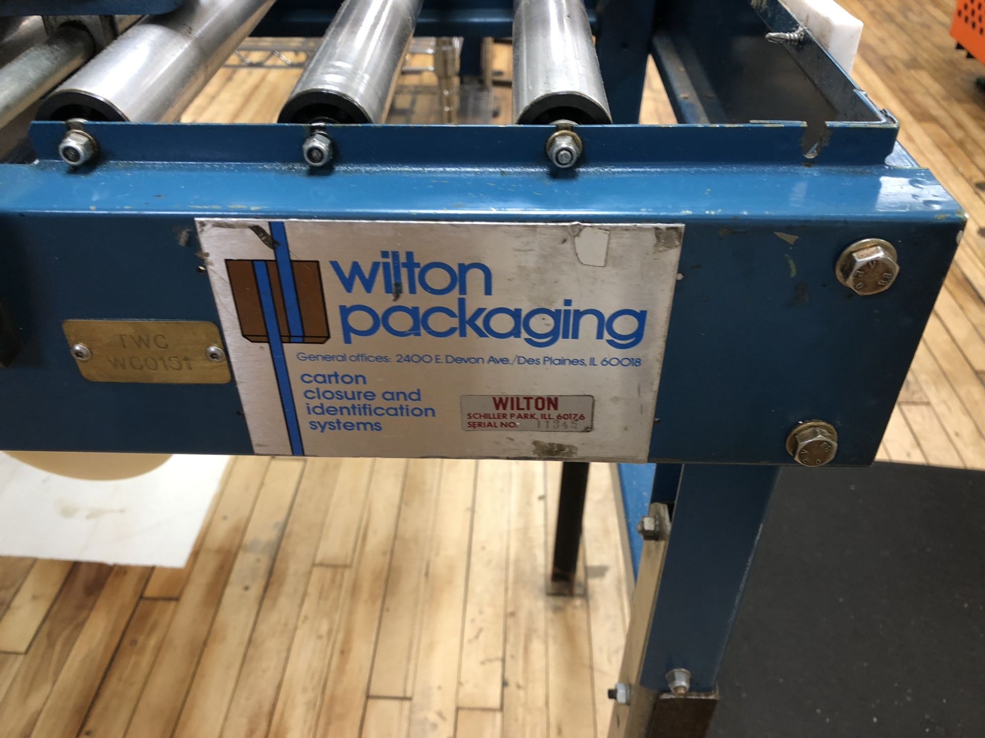 Wilton Packaging model Top and Bottom Case Taper with side belts with 6-ft roller bar discharge - Image 2 of 4