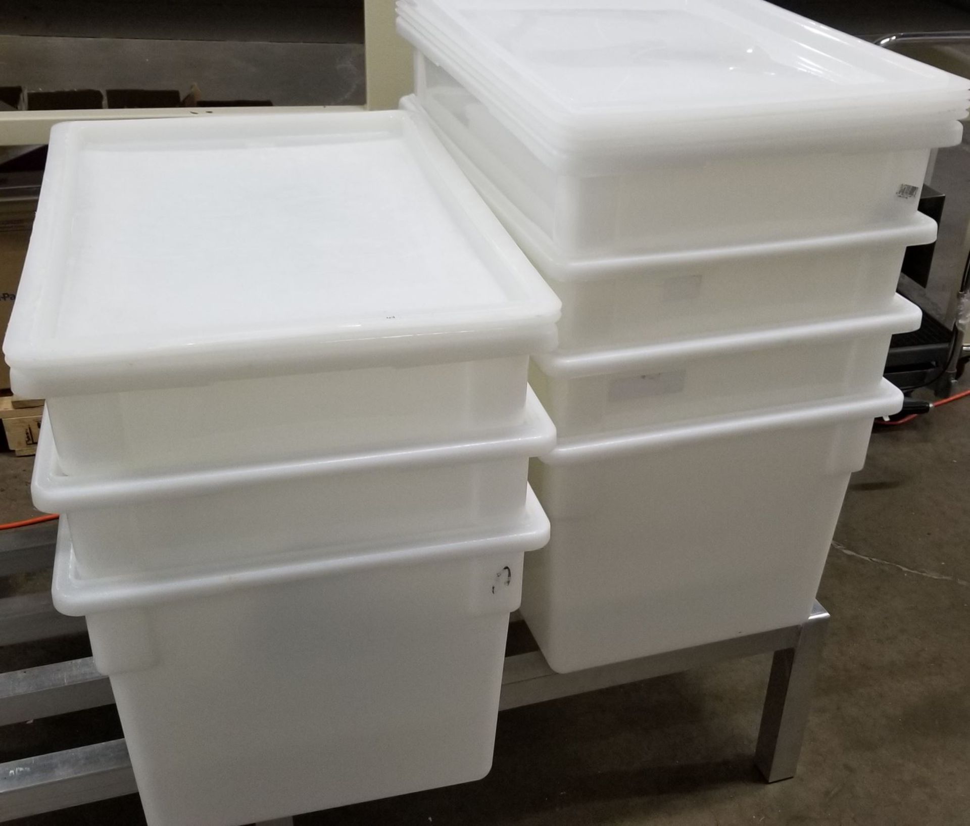 White tubs - qty 7 ~ 26" x 18" x 15" White Plastic Food Storage Box with lids mfg Cambro