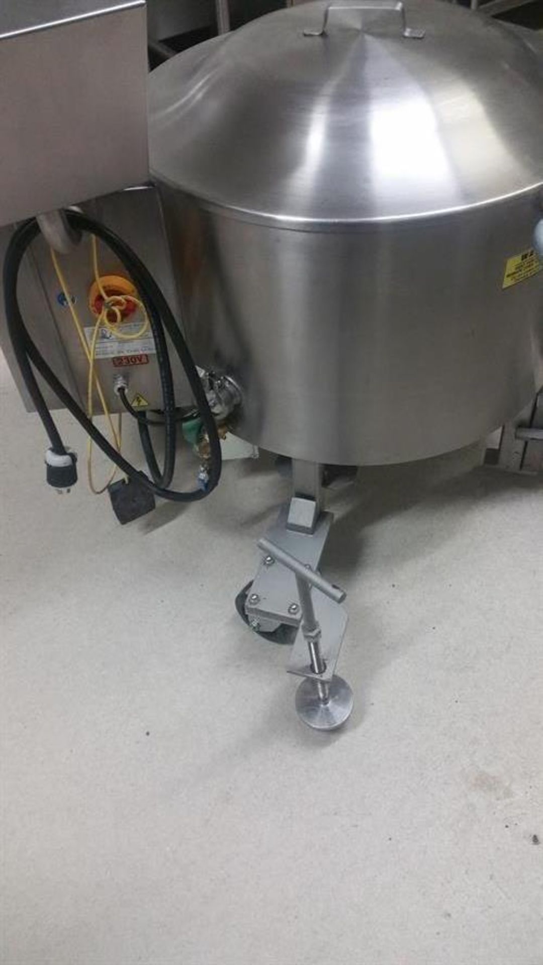 Savage 300-lb Stainless Steel Auto tempering Melter with Metering Pump - All stainless steel - Water - Image 8 of 12