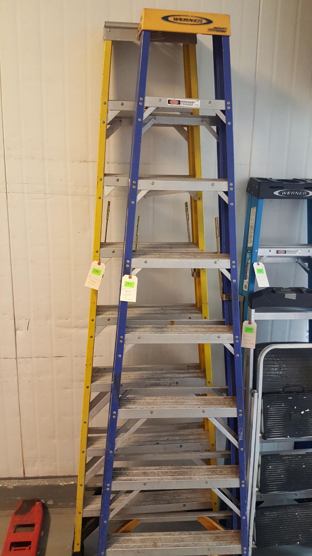 YELLOW WERNER 8' LADDER