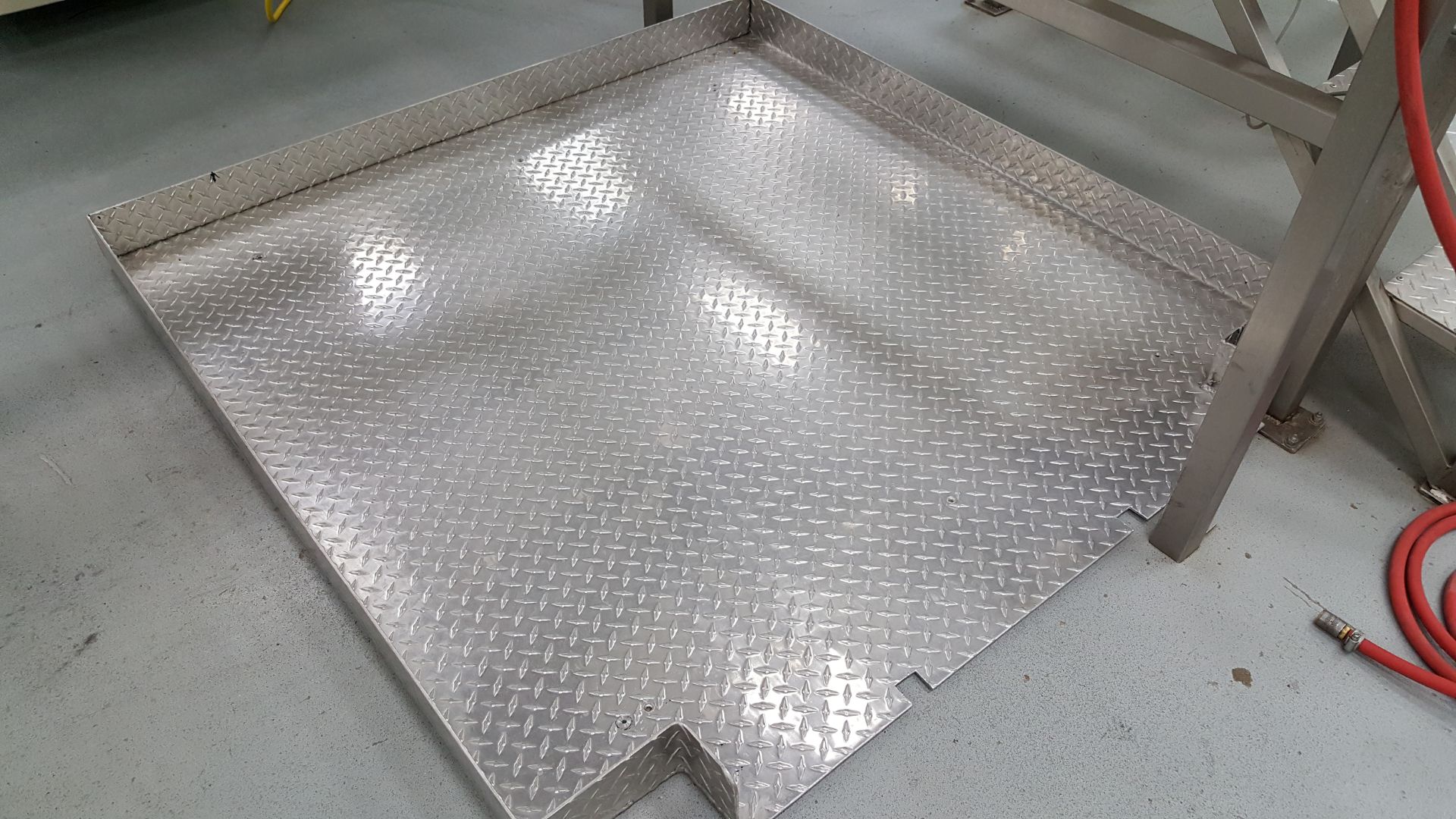 ALUMINUM PLATFORM - Image 2 of 2